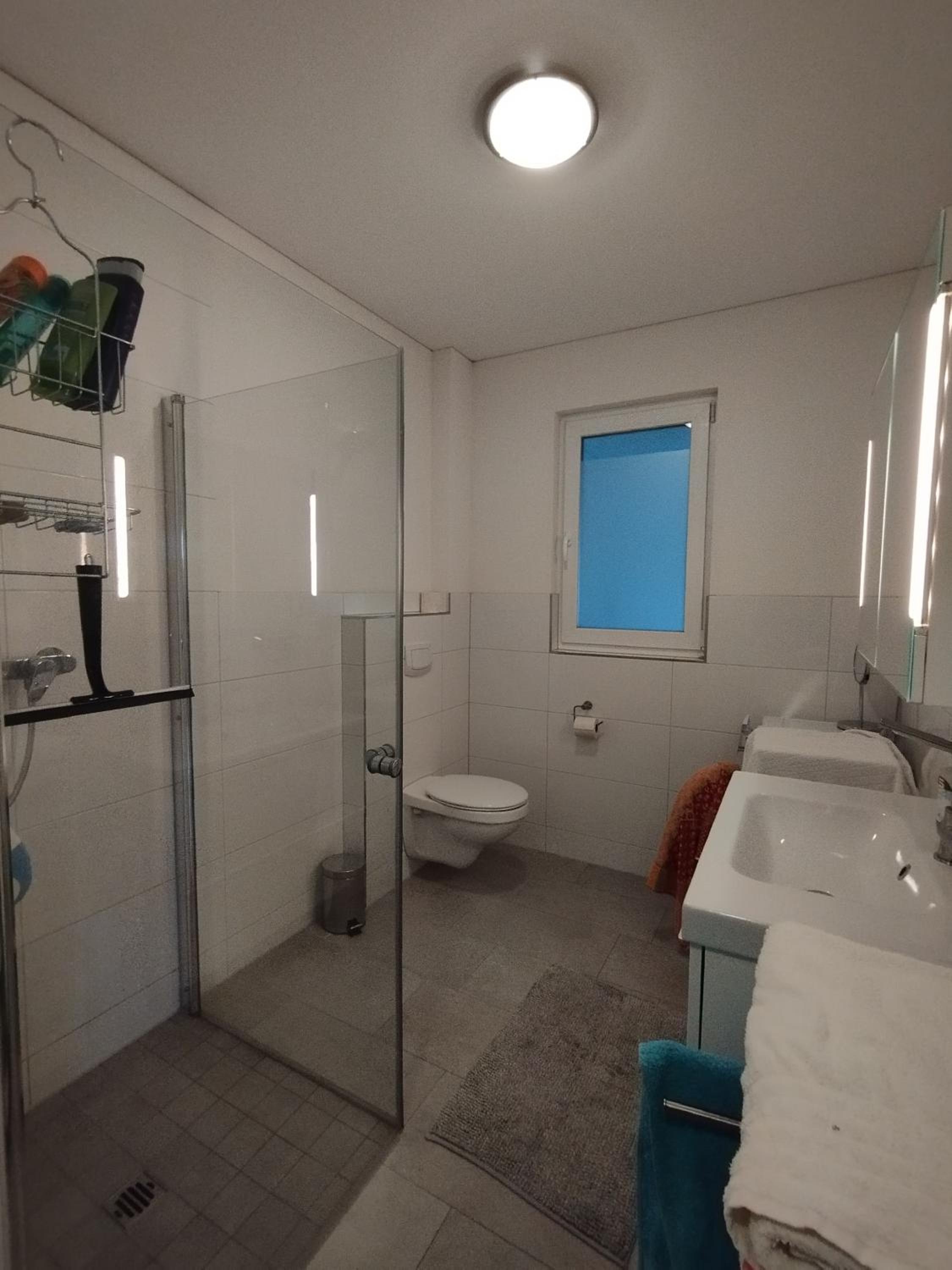 CROWN LIVING Design Apartment Altach - Ideal für Feriengäste und Geschäftsreisende, kostenloser Parkplatz, WLAN, Küche, Self Check-in