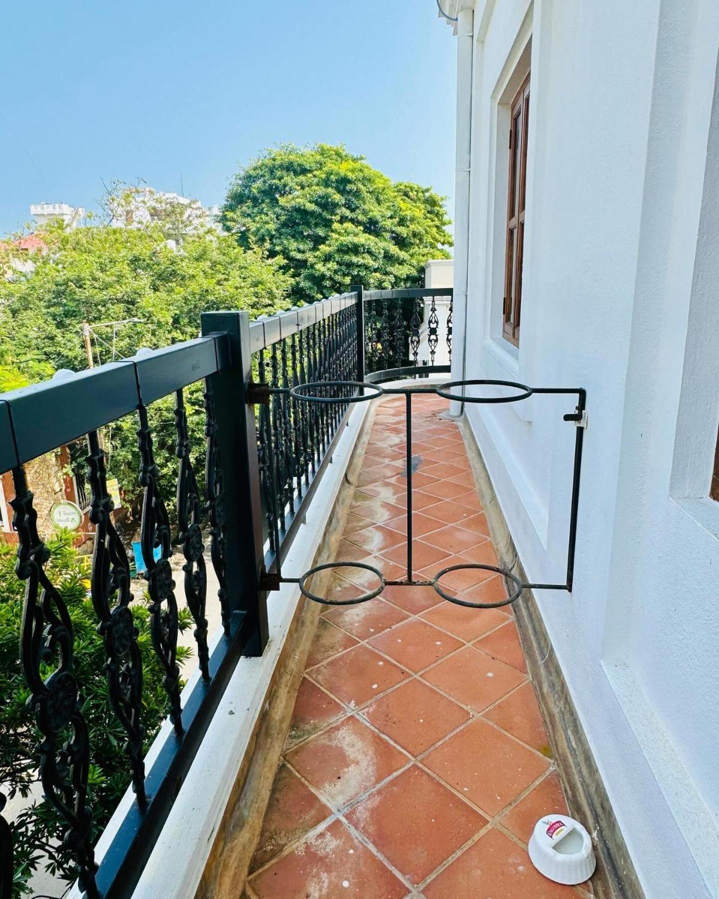 Manoir Mathias Vince Den view 5