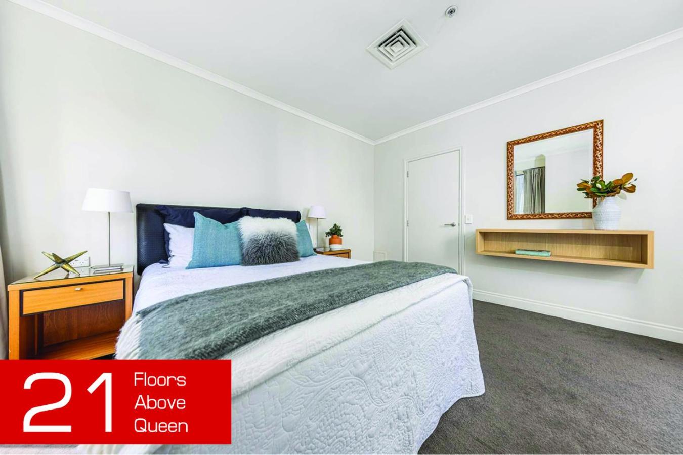 Entire Apartment 21st Floor Queen Street with Free Parking view 5