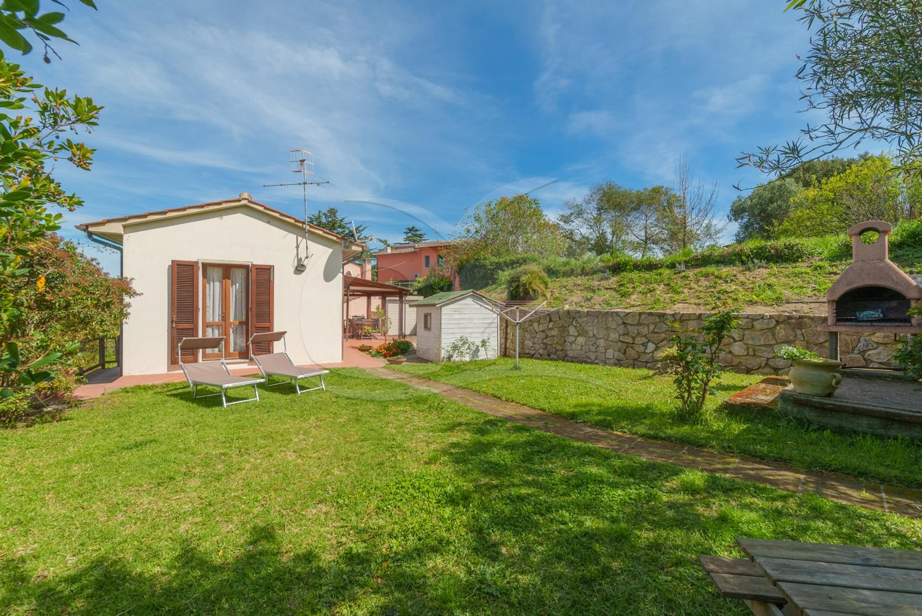 Villino Albereto - Goelba view 5