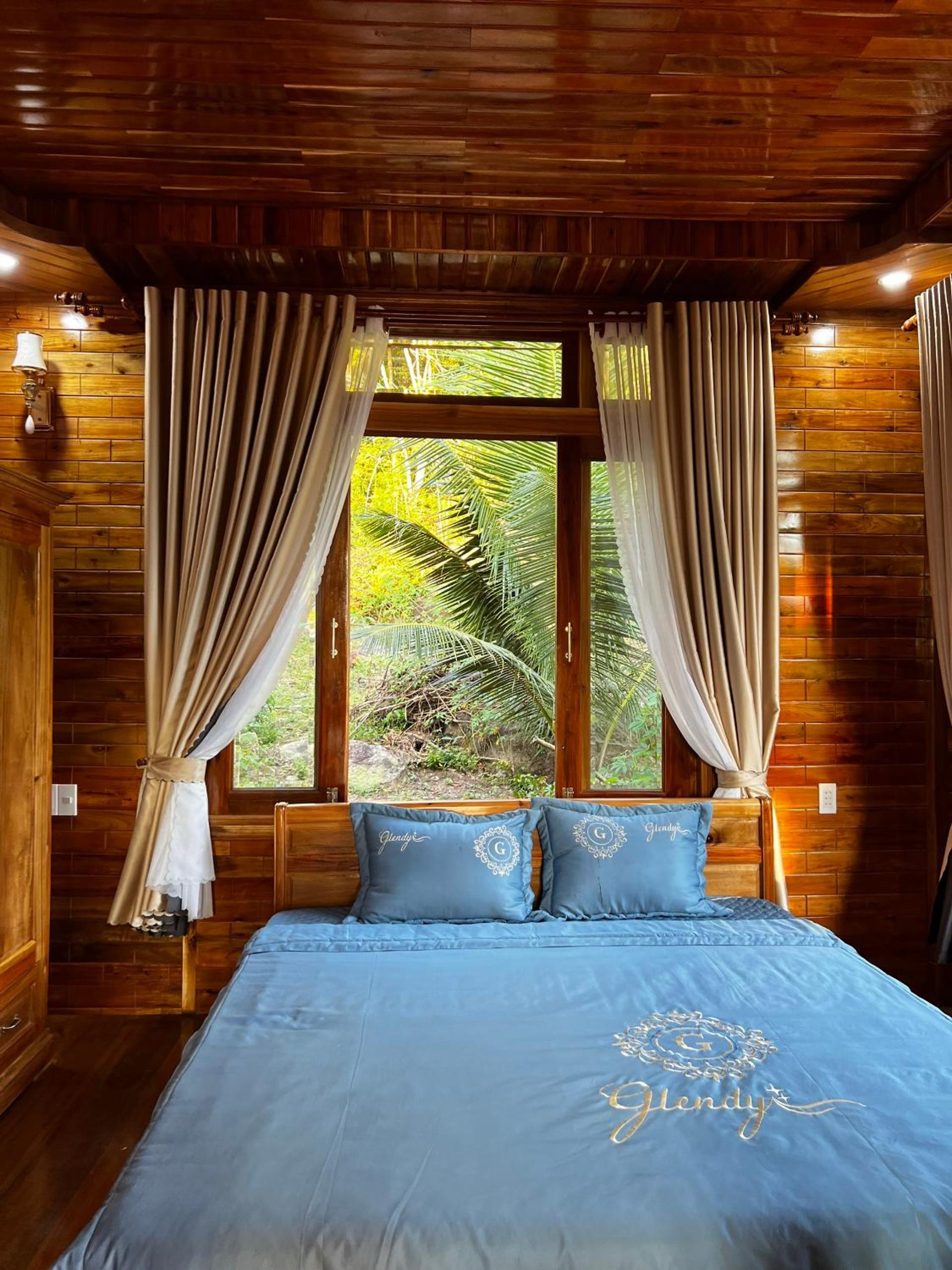 The wooden house has a beautiful sunrise & seaview view 2