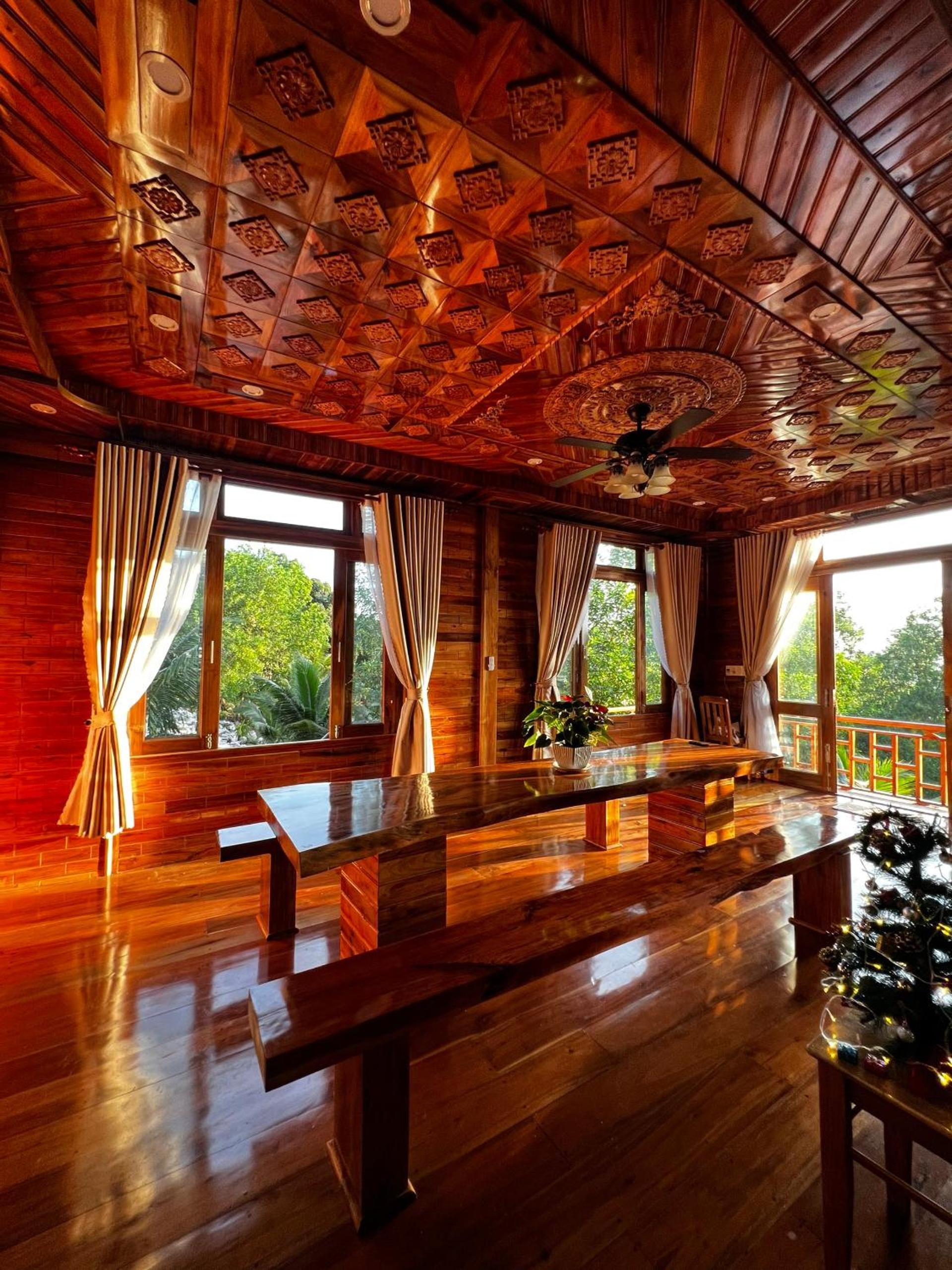 The wooden house has a beautiful sunrise & seaview view 3