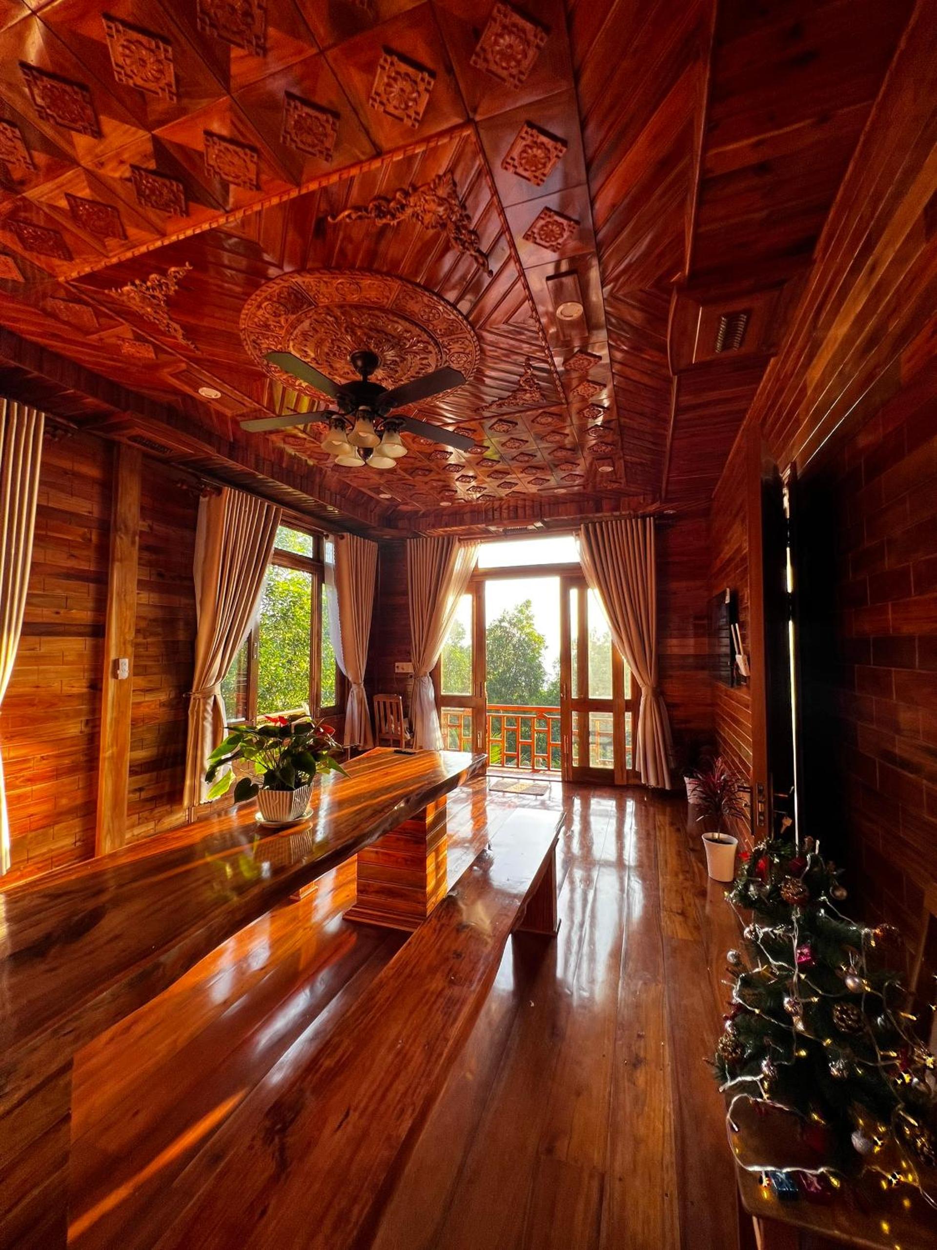 The wooden house has a beautiful sunrise & seaview view 4