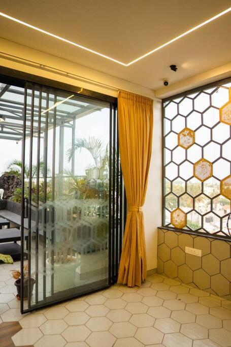 Bumblebee - The Penthouse view 2