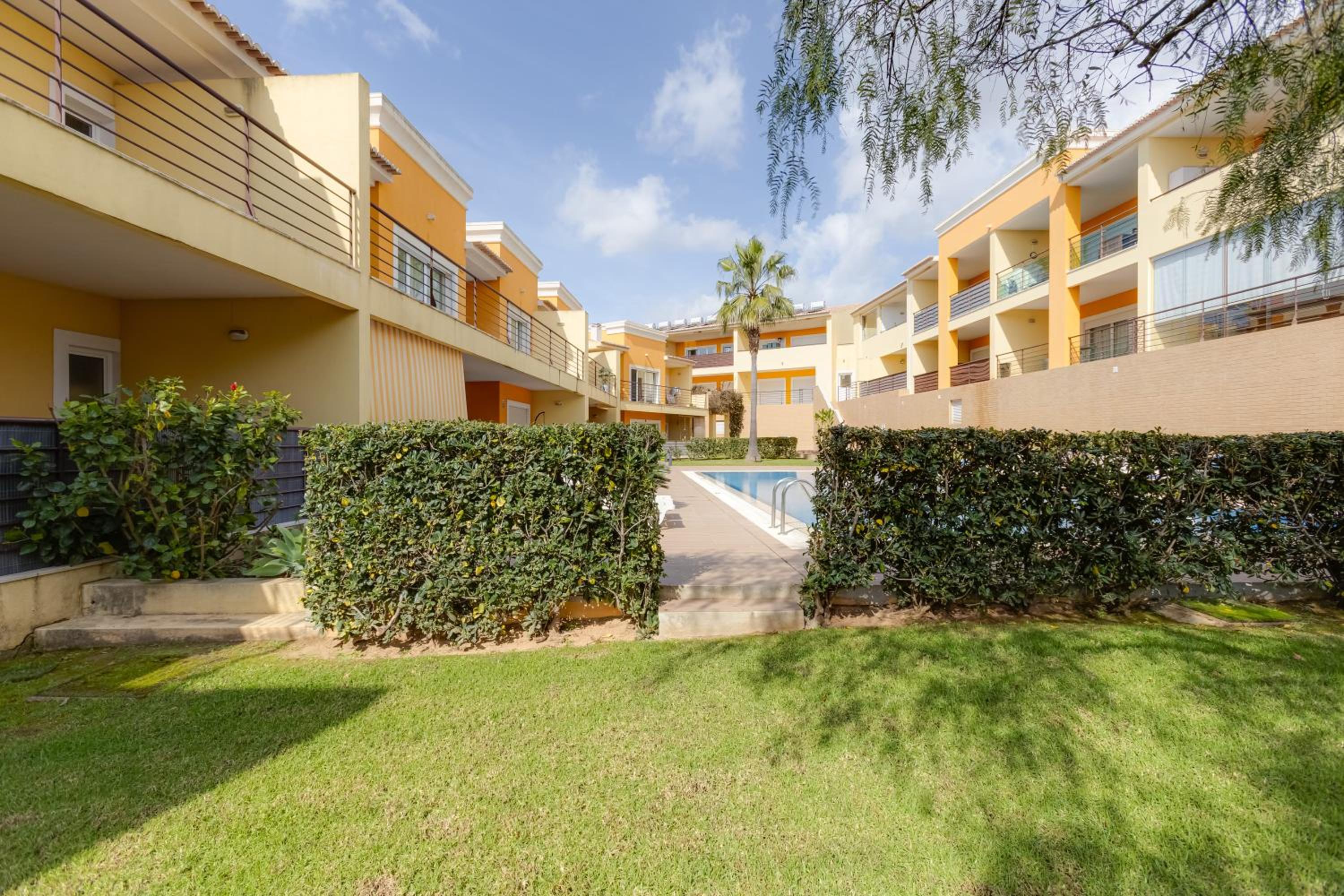 THE VILLAGE - Apart para 6 com AC, garagem e piscina, a poucos min da Galé view 5
