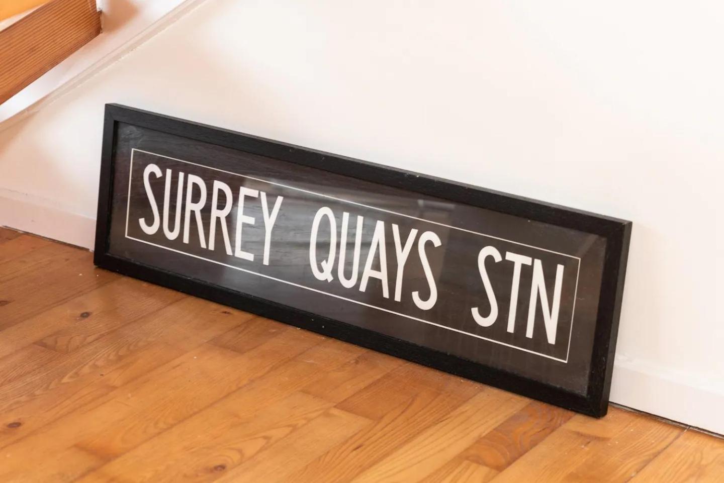 Sunny Maisonette with views over Canary Wharf, London