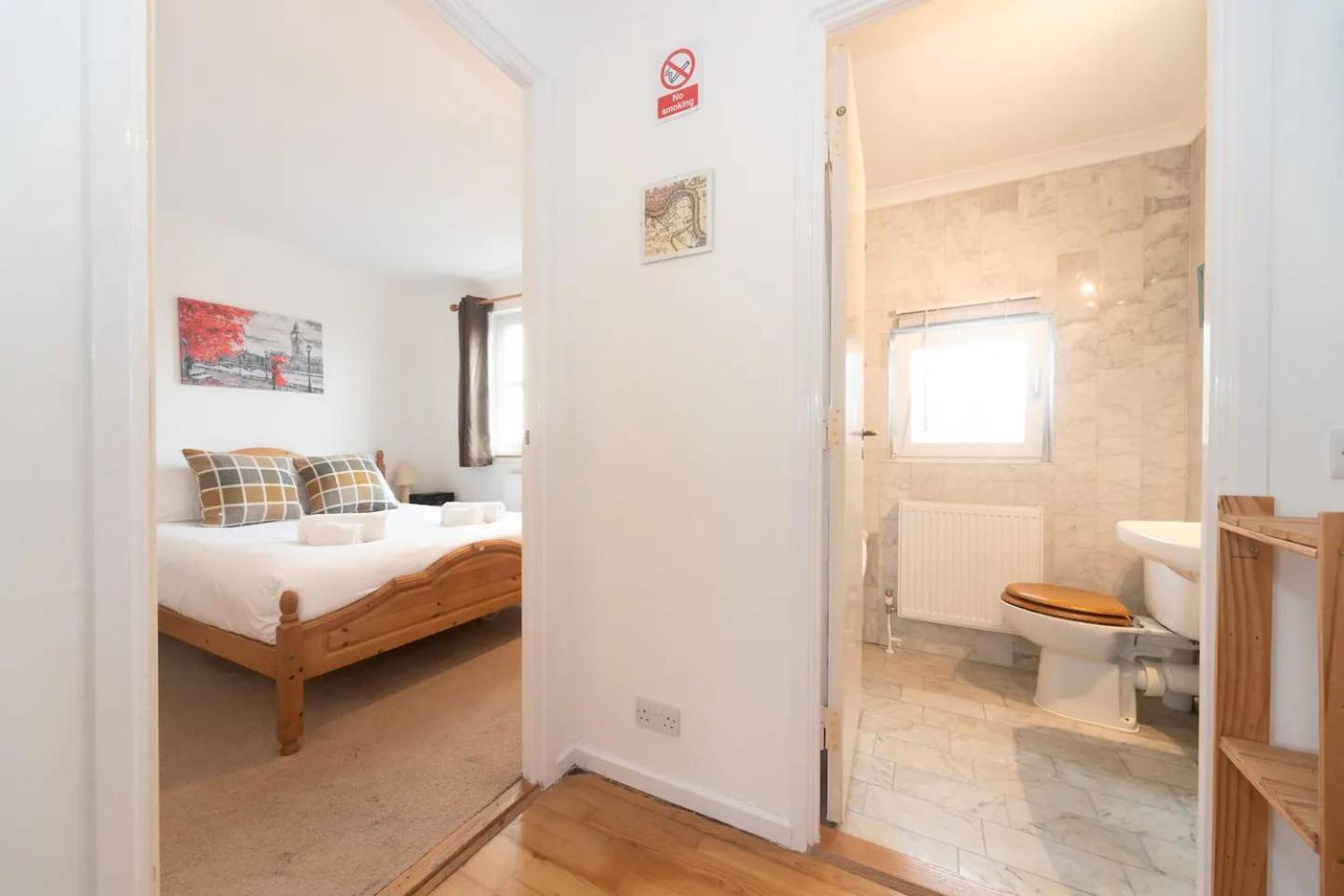 Sunny Maisonette with views over Canary Wharf, London
