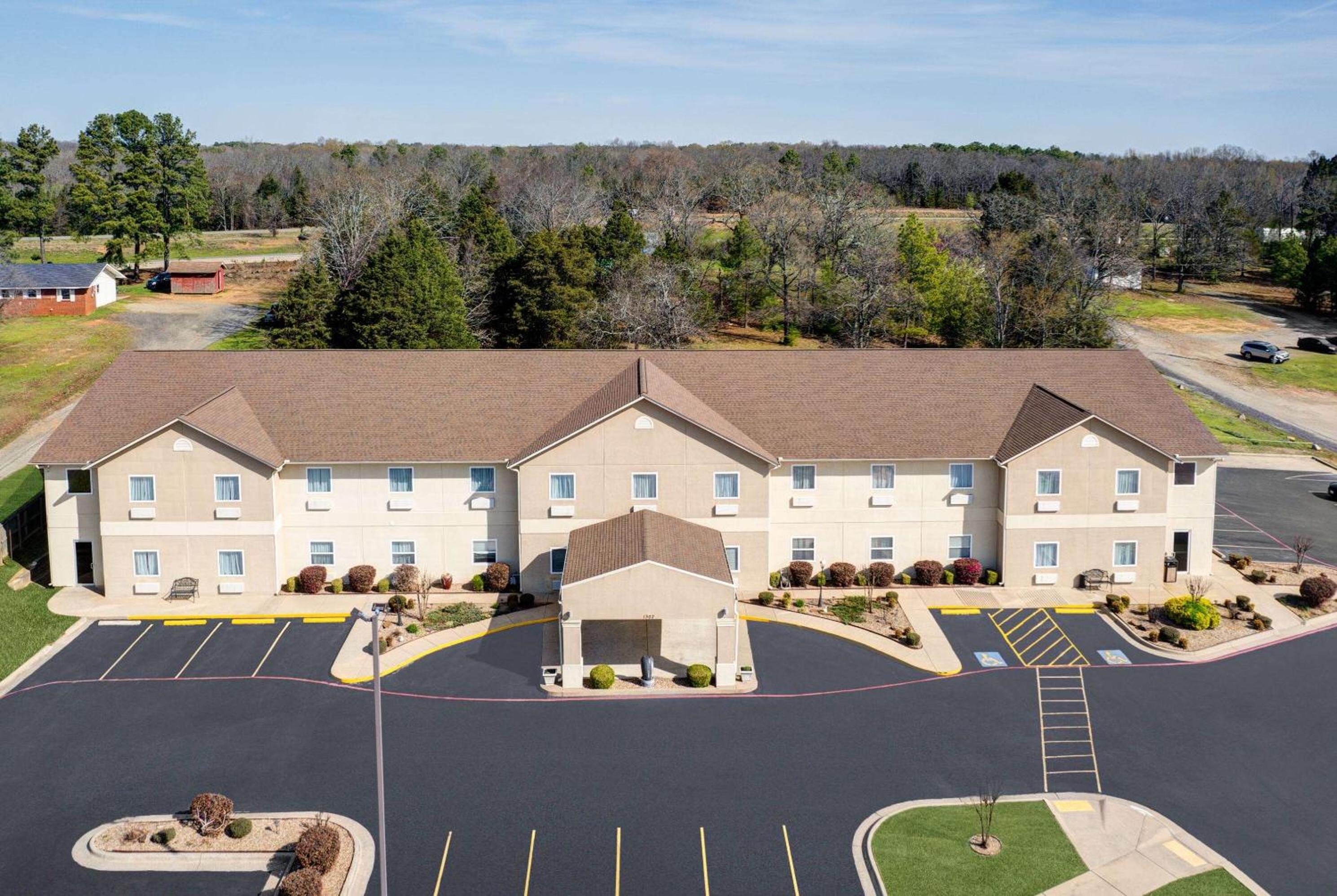 Days Inn & Suites by Wyndham Cabot view 3