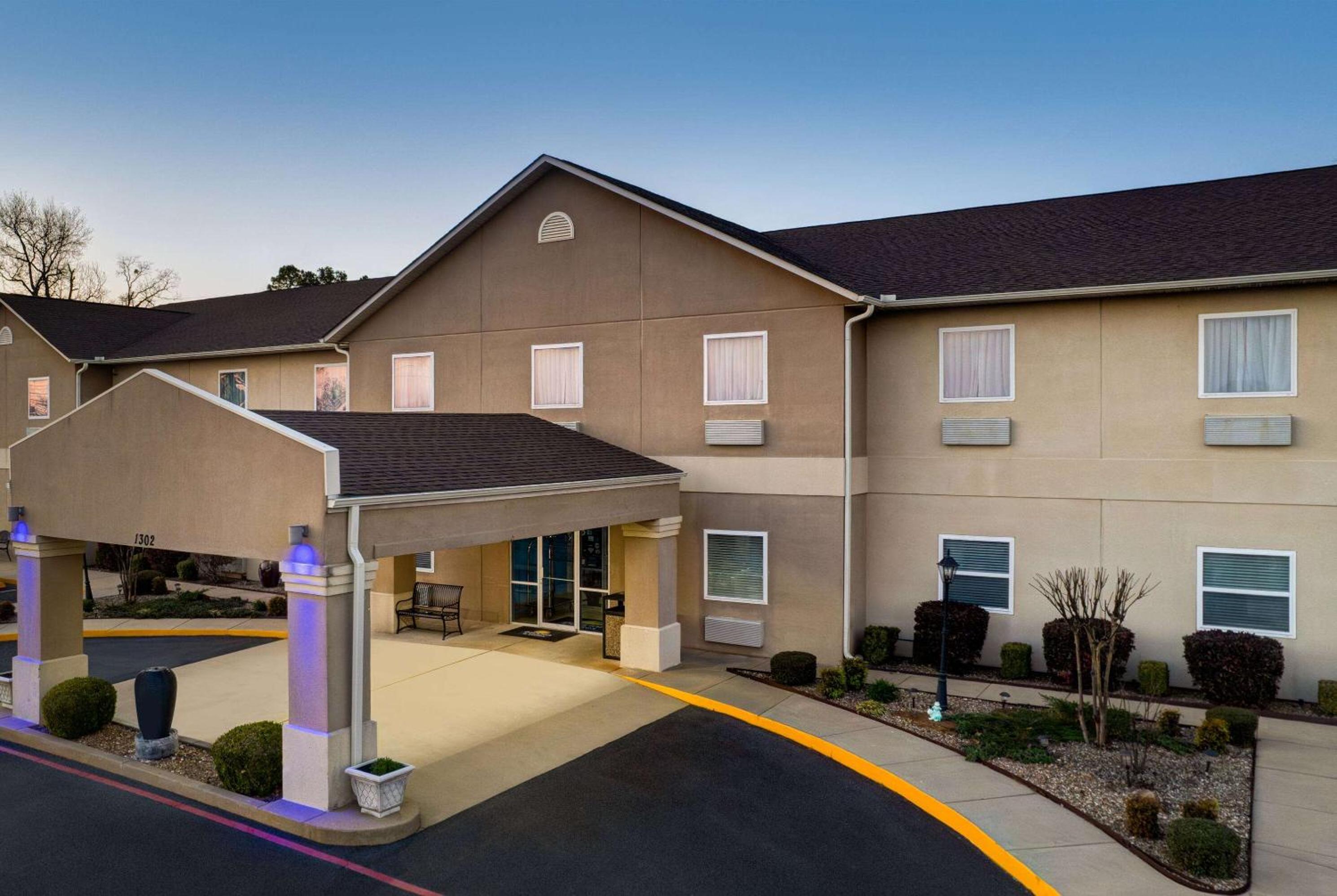 Days Inn & Suites by Wyndham Cabot view 5