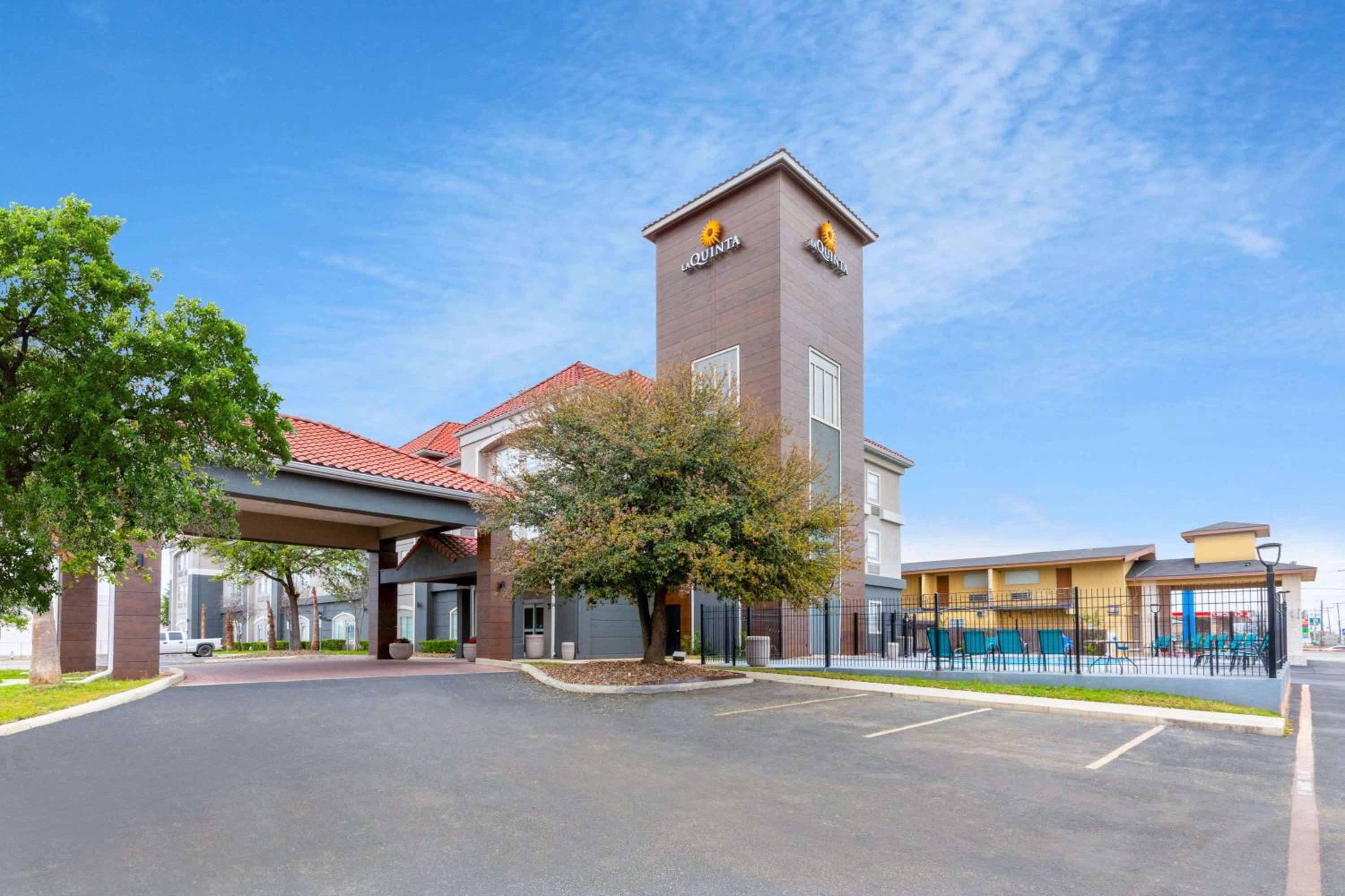 Hotel La Quinta by Wyndham New Braunfels - Image 1