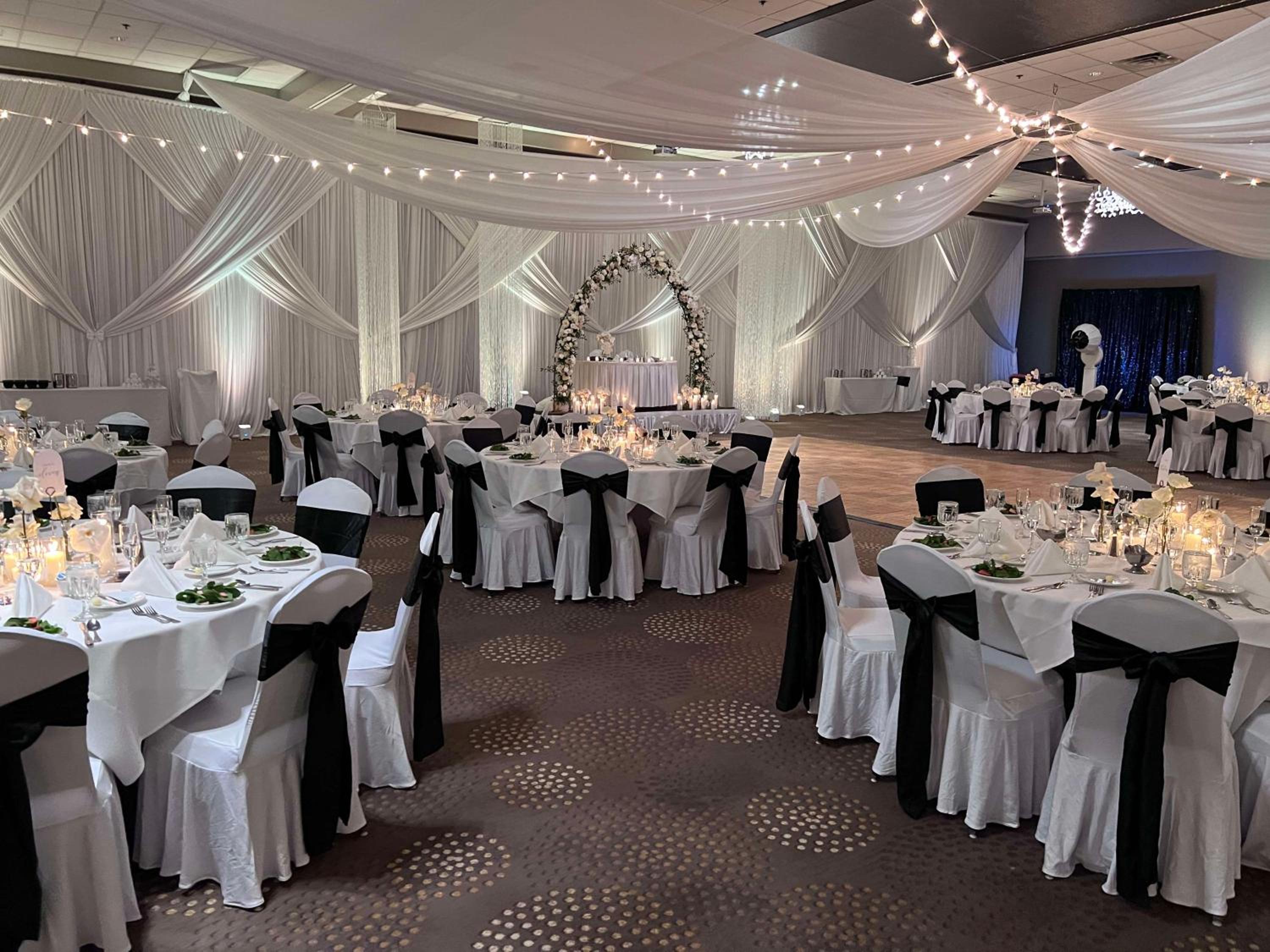 Bloomington Vacations - DoubleTree by Hilton Bloomington - Property Image 9