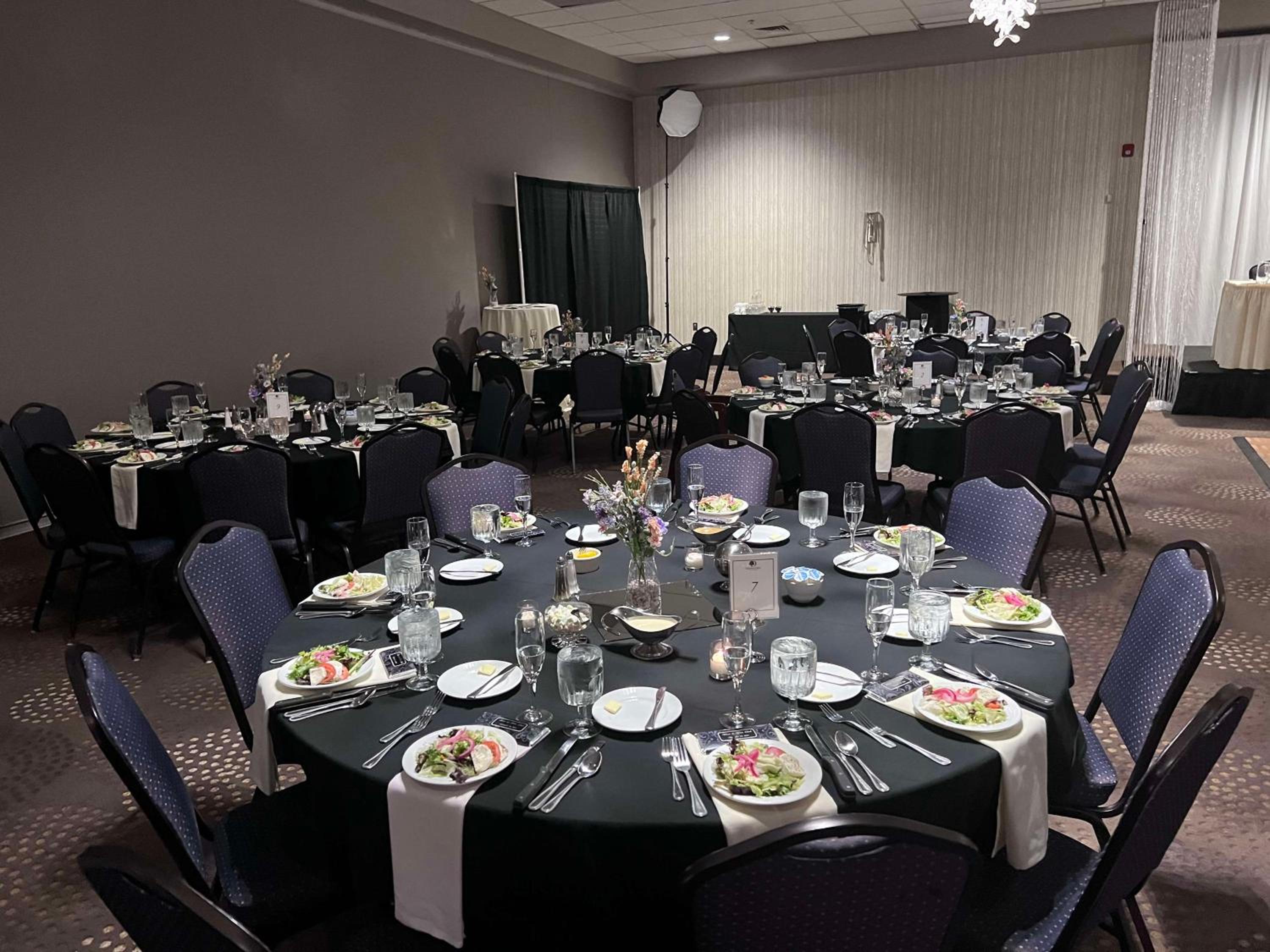 Bloomington Vacations - DoubleTree by Hilton Bloomington - Property Image 4