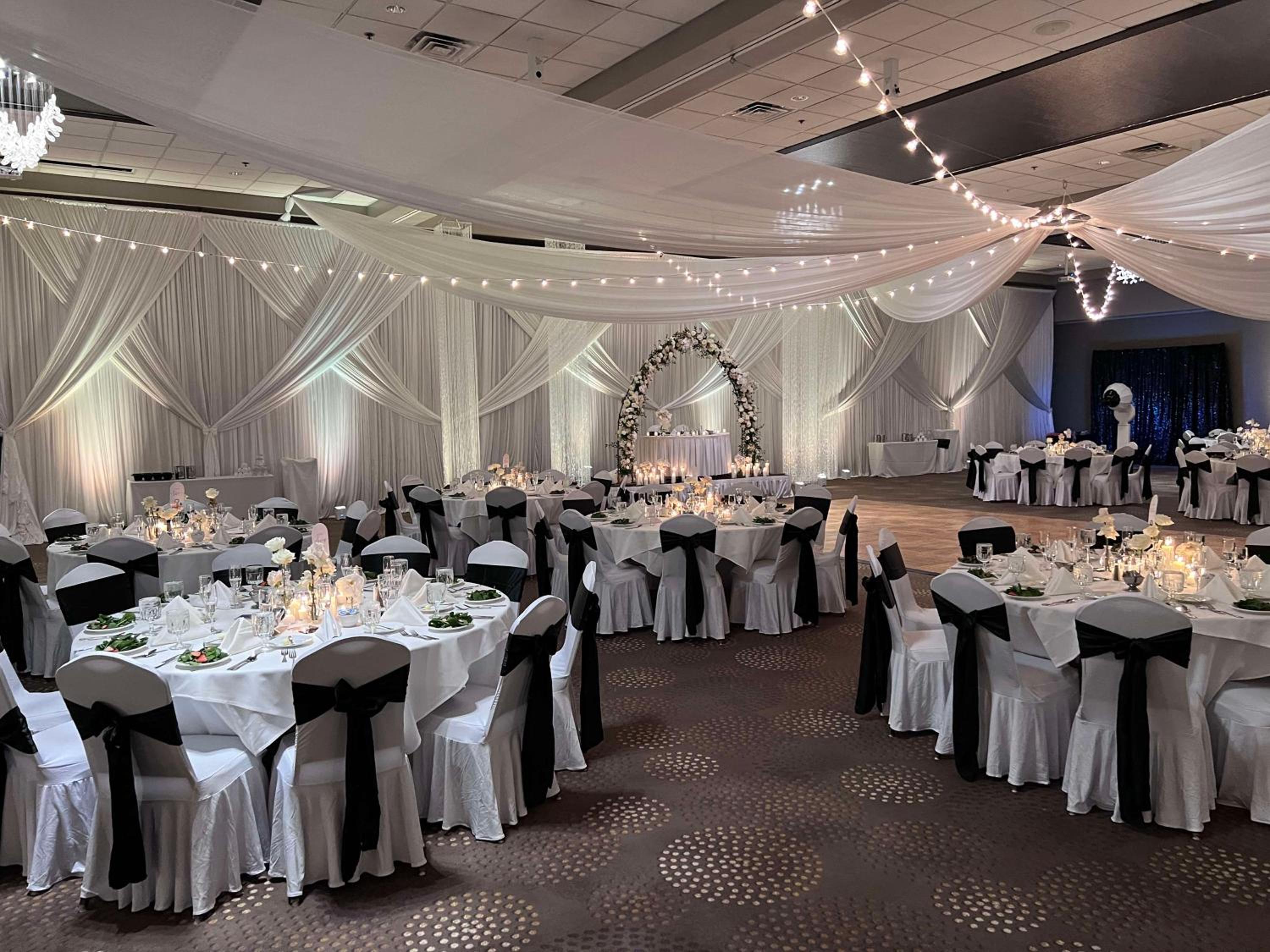 Bloomington Vacations - DoubleTree by Hilton Bloomington - Property Image 2