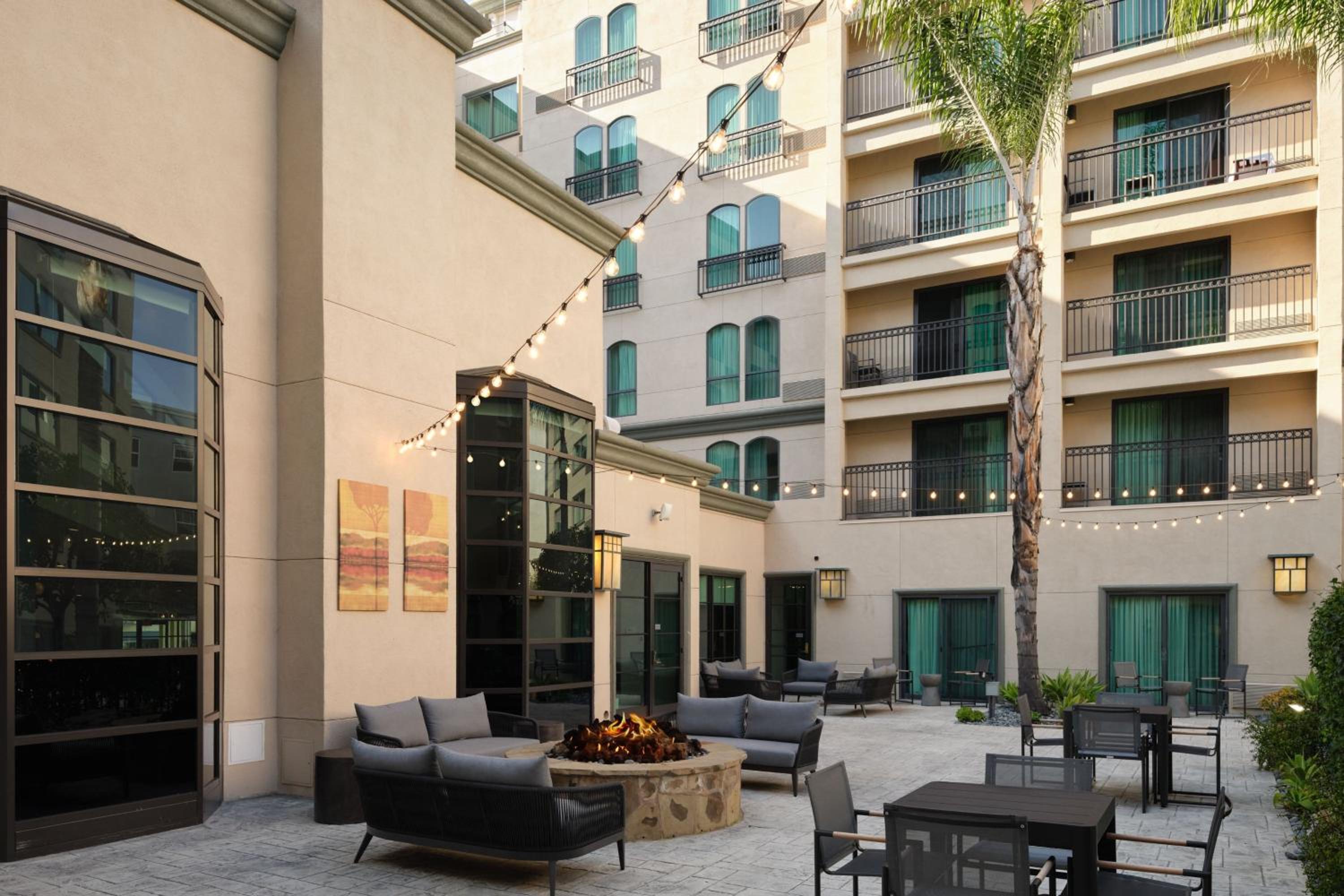 Courtyard by Marriott Los Angeles Pasadena Old Town - Property Image 54