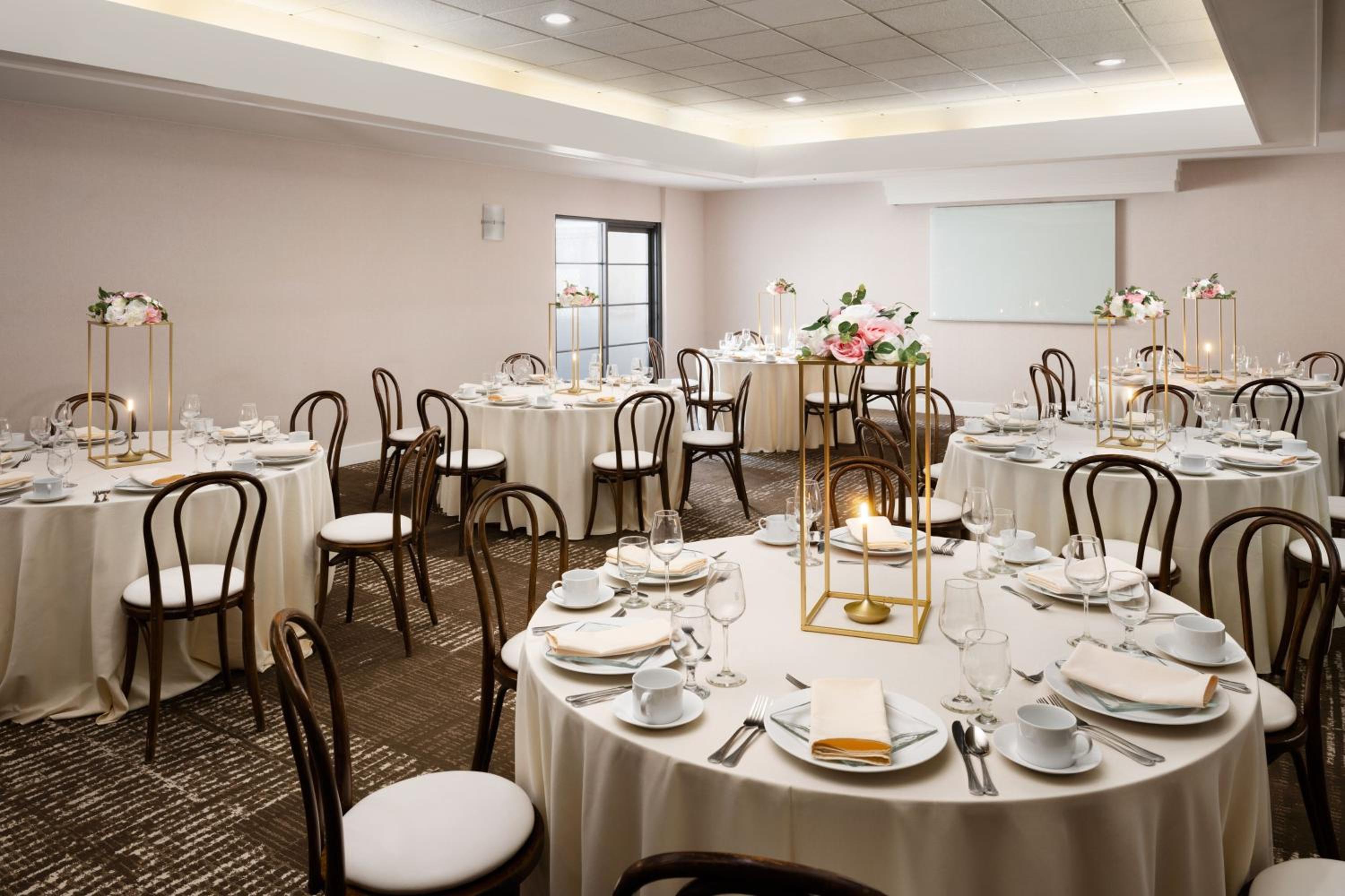 Courtyard by Marriott Los Angeles Pasadena Old Town - Property Image 63