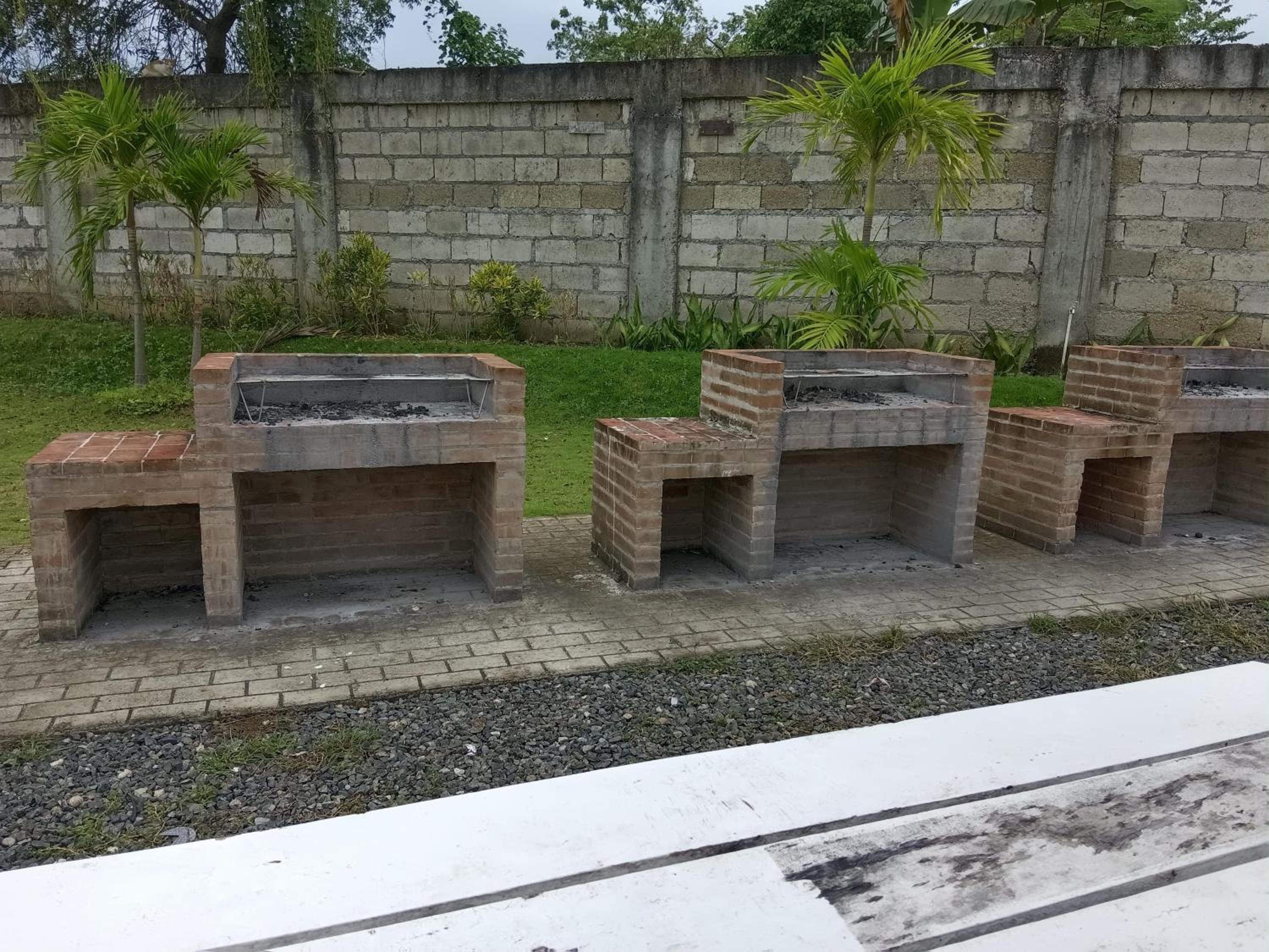 Condo in Lapu Lapu near AirportFree wifiParking view 5