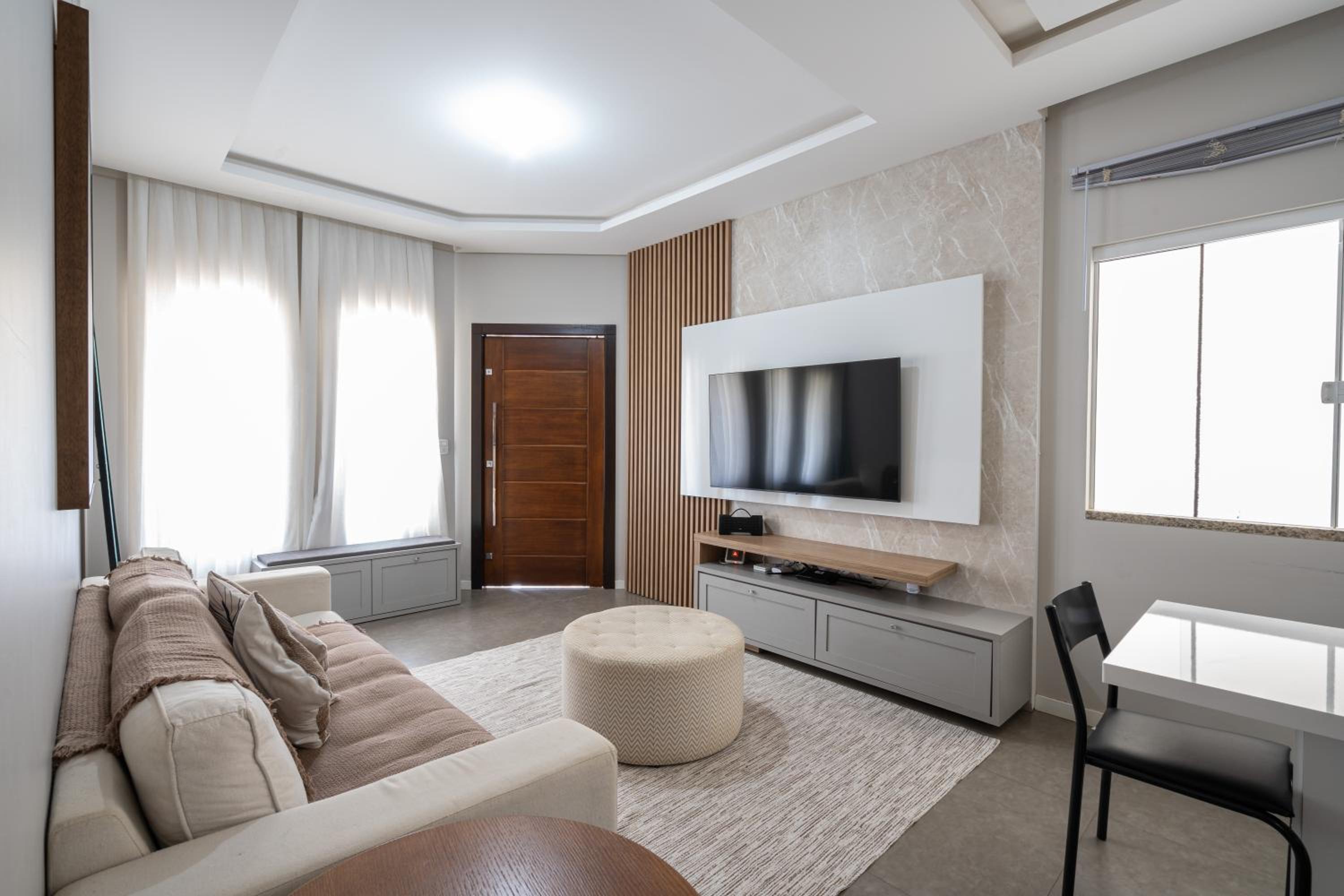 CASA em Bal Picarras 400m PRAIA, 1 suíte, 2 quartos, PISCINA, CHURRASQUEIRA 2 vagas privativas de garagem, TODOS os quartos e sala de estar CLIMATIZADOS, c