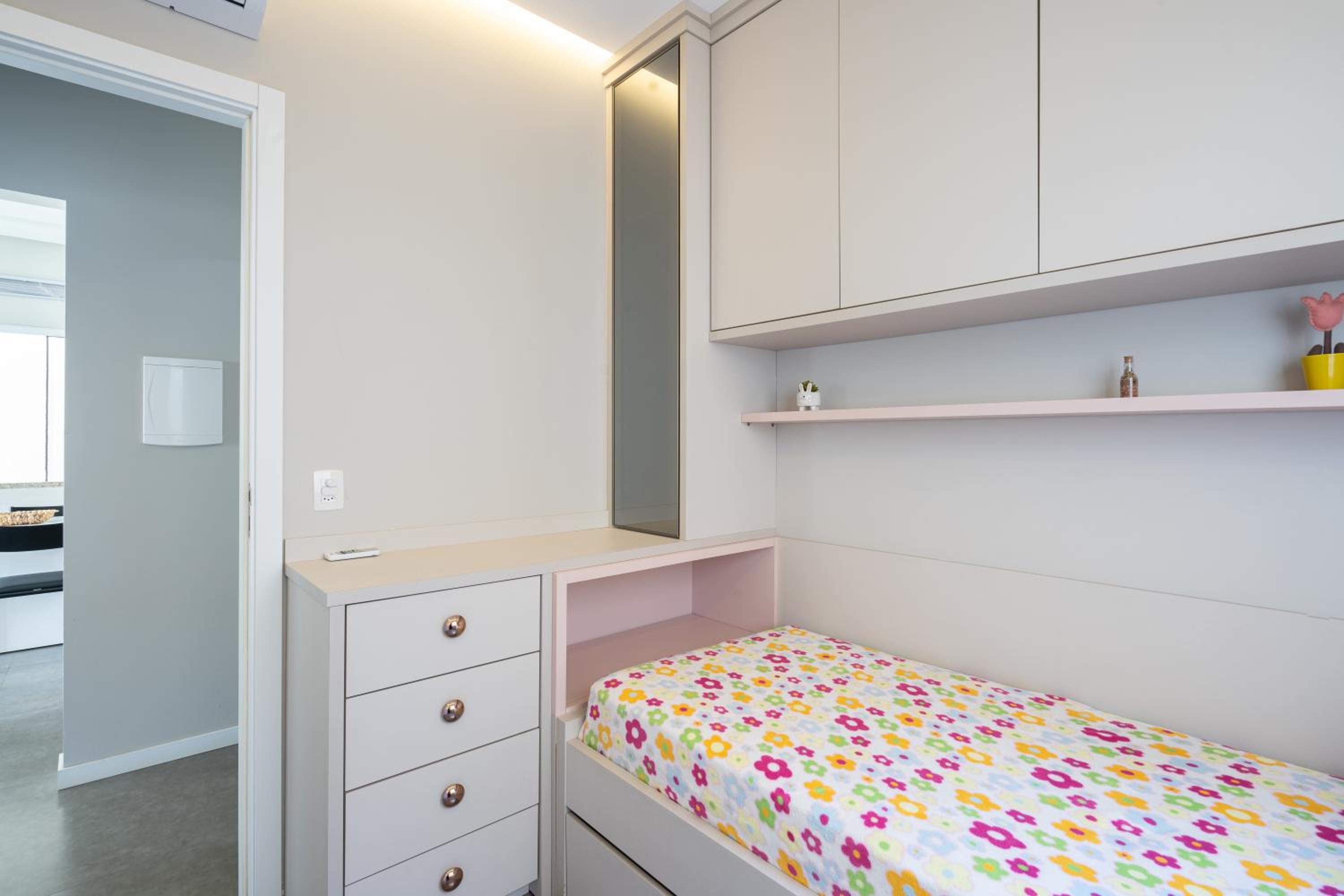 CASA em Bal Picarras 400m PRAIA, 1 suíte, 2 quartos, PISCINA, CHURRASQUEIRA 2 vagas privativas de garagem, TODOS os quartos e sala de estar CLIMATIZADOS, c