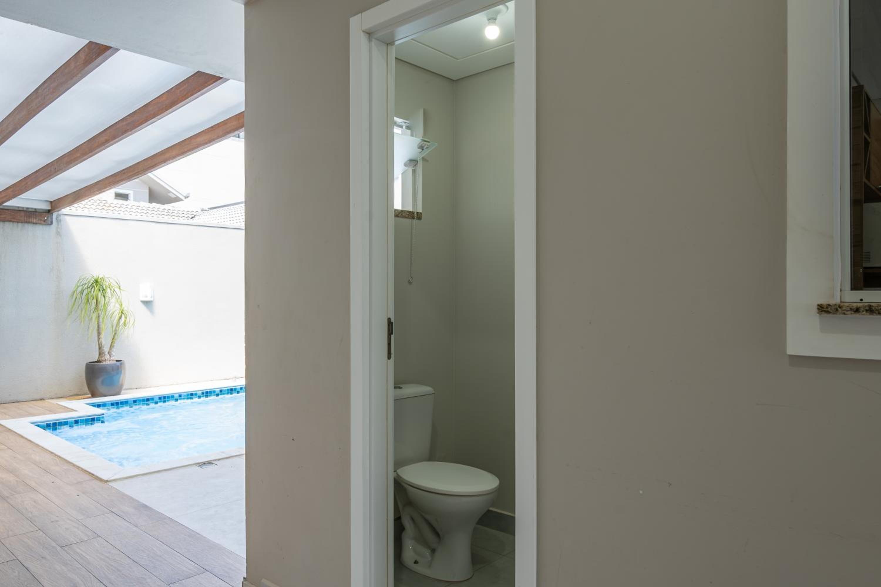 CASA em Bal Picarras 400m PRAIA, 1 suíte, 2 quartos, PISCINA, CHURRASQUEIRA 2 vagas privativas de garagem, TODOS os quartos e sala de estar CLIMATIZADOS, c