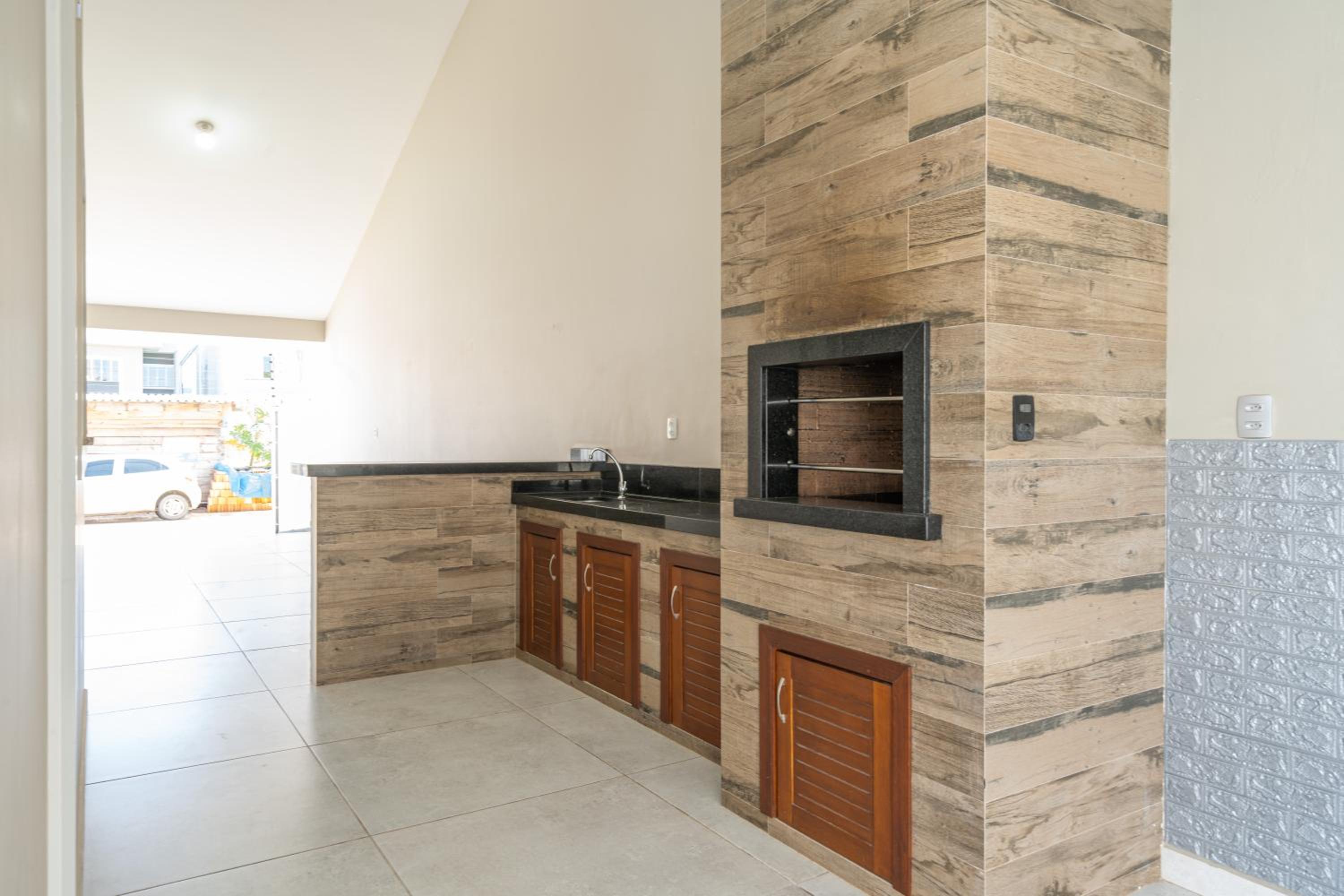 CASA em Bal Picarras 400m PRAIA, 1 suíte, 2 quartos, PISCINA, CHURRASQUEIRA 2 vagas privativas de garagem, TODOS os quartos e sala de estar CLIMATIZADOS, c