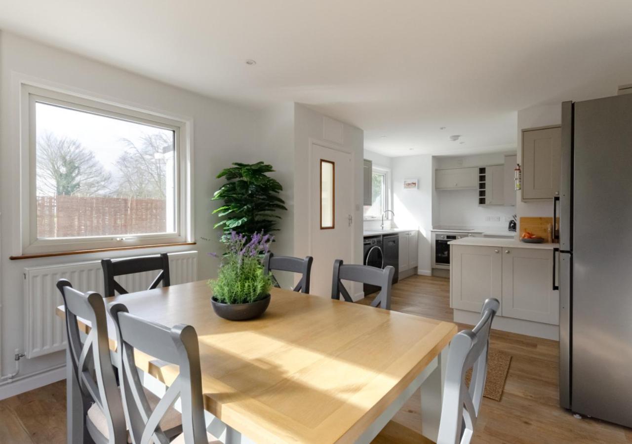 3 Bed in Acton oc-c28929 view 3