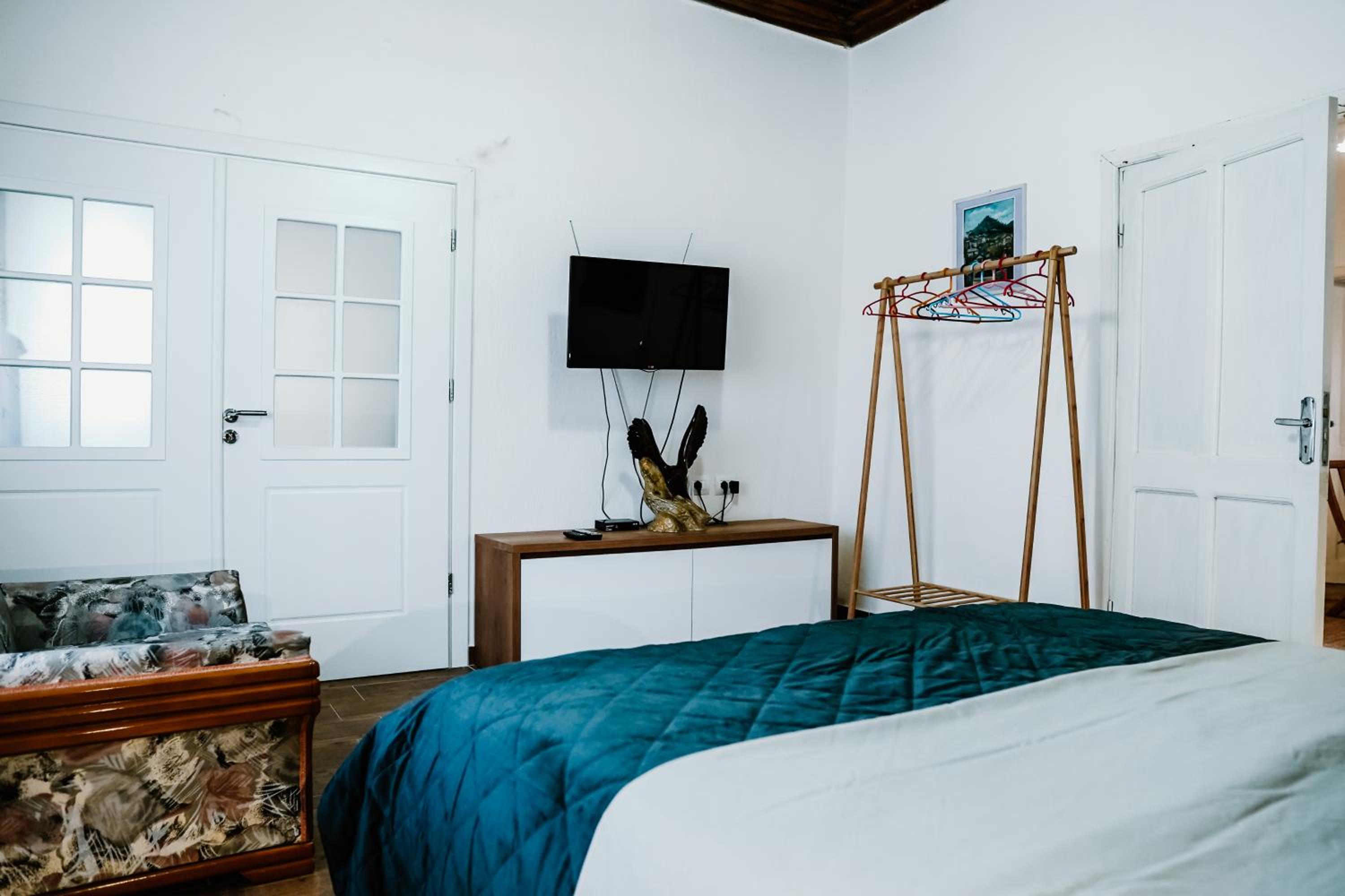 City Grove: Blooms and Beds