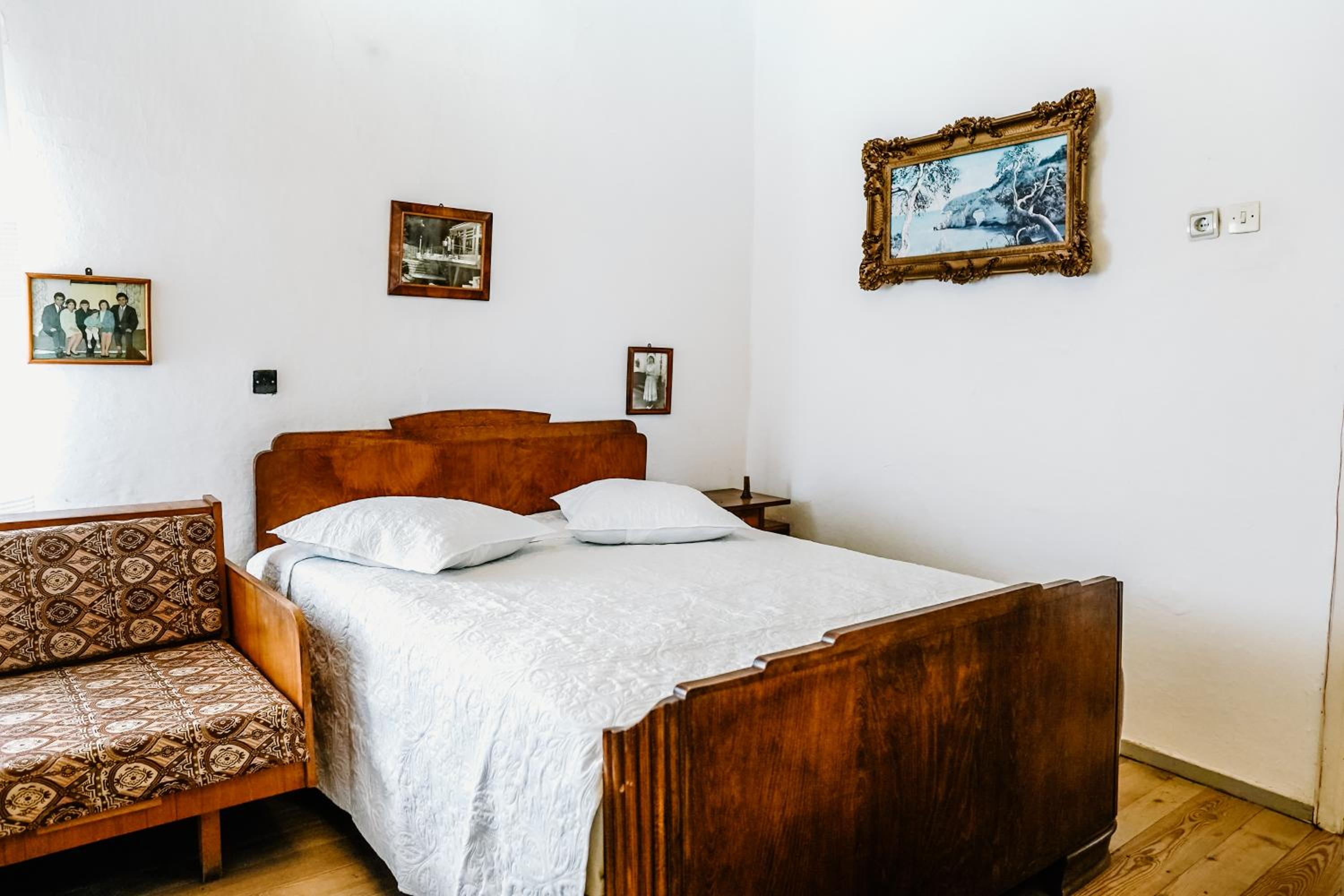 City Grove: Blooms and Beds