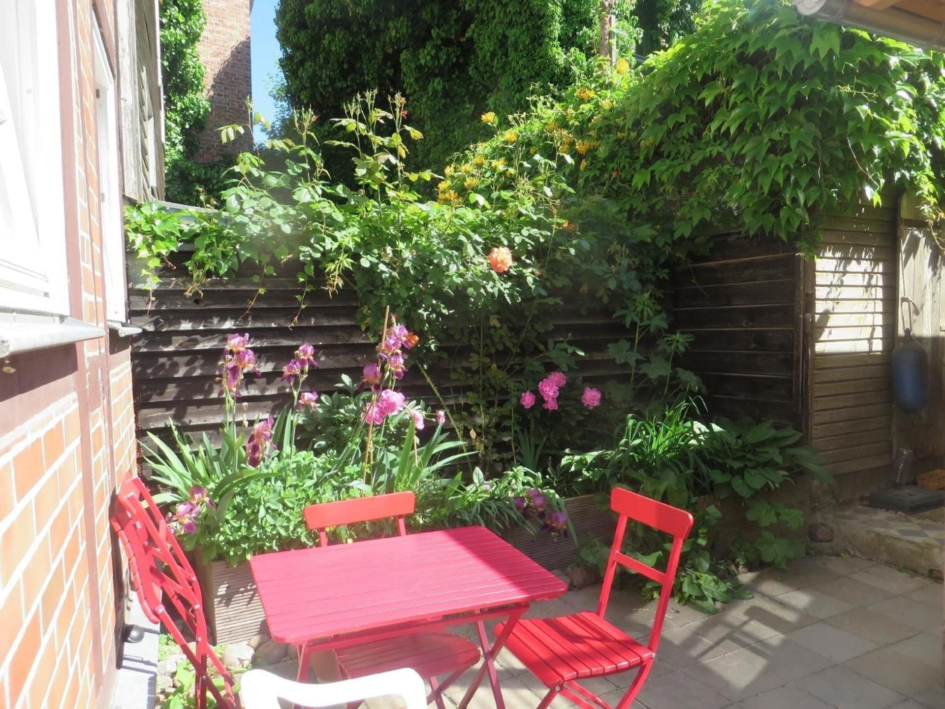 Appartement In Wismar Mit Terrasse Und Garten view 3
