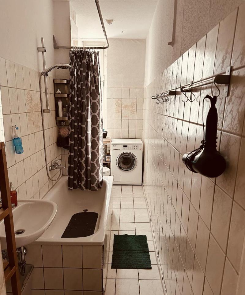 Bright 20sqm Room with Bay Window near Schönhauser Allee