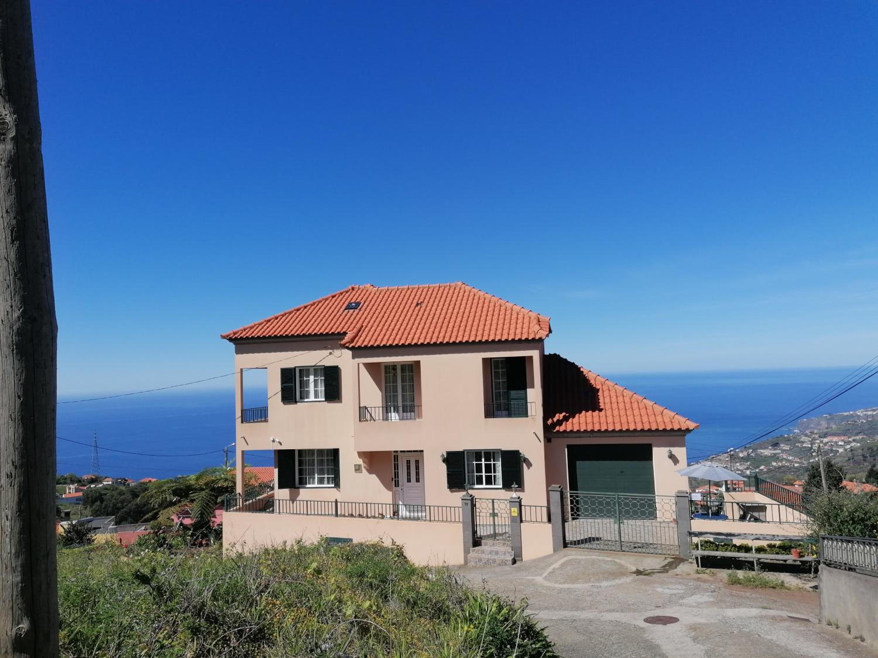 Abrigo do Monte view 2