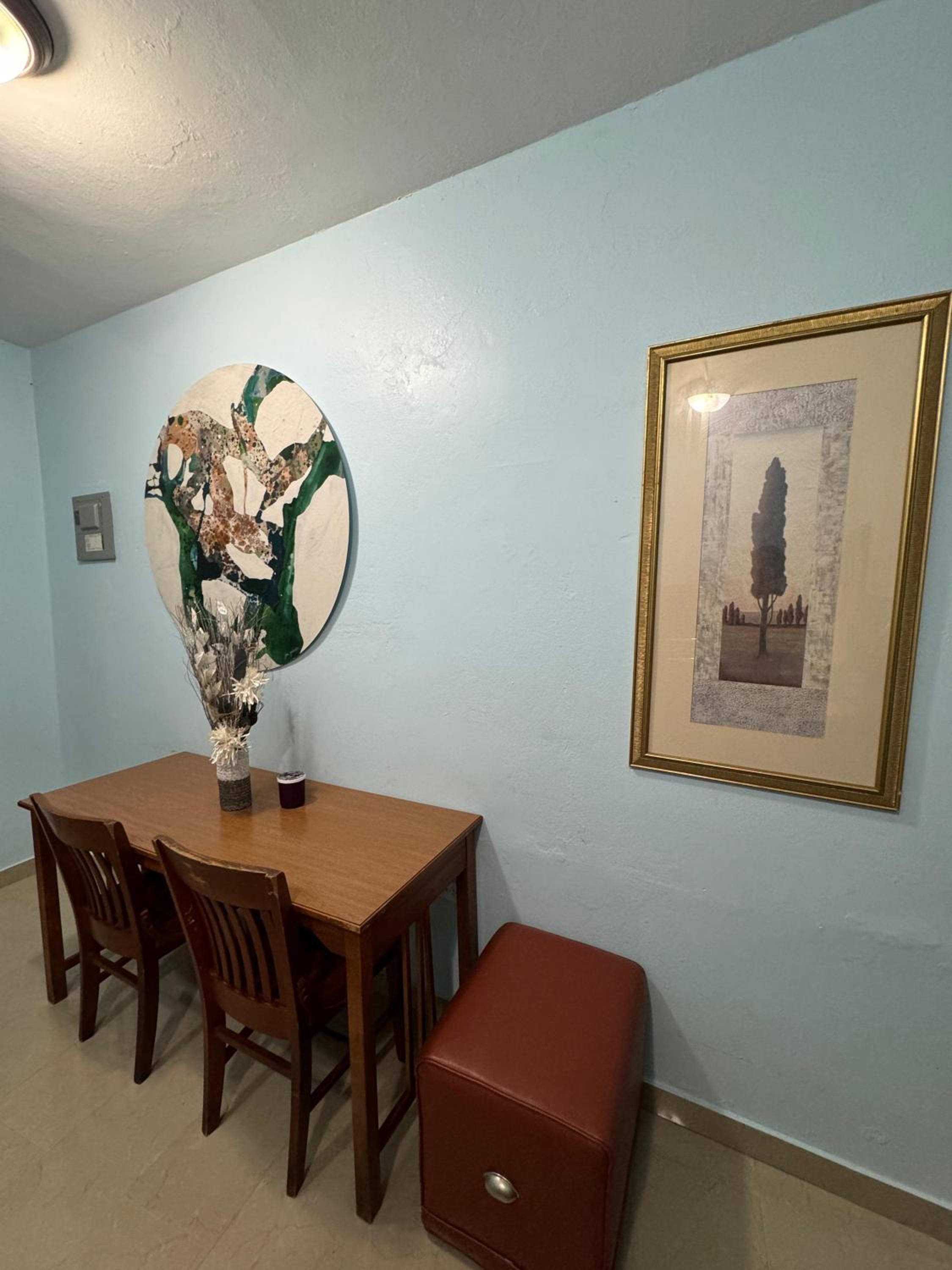 Studio with private entrance and bath sleeps up to 6, Unit 1 view 3