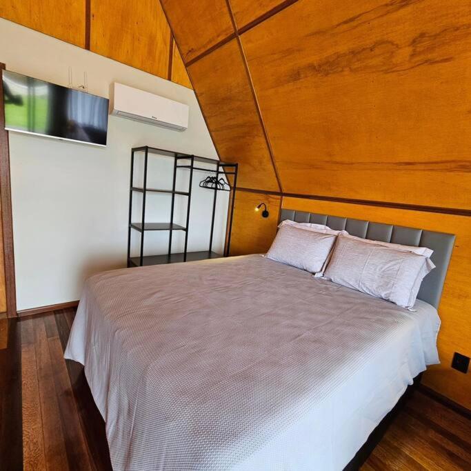 Chalé de Campo com hidro - Chalé Flores do Campo