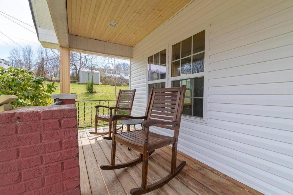 Remodeled 1920s Charmer Near ETSU JCMC & Downtown - Single Family Home view 3