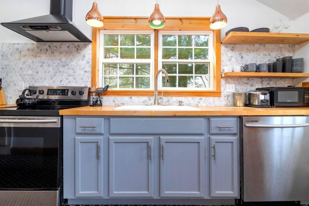Remodeled 1920s Charmer Near ETSU JCMC & Downtown - Single Family Home view 4