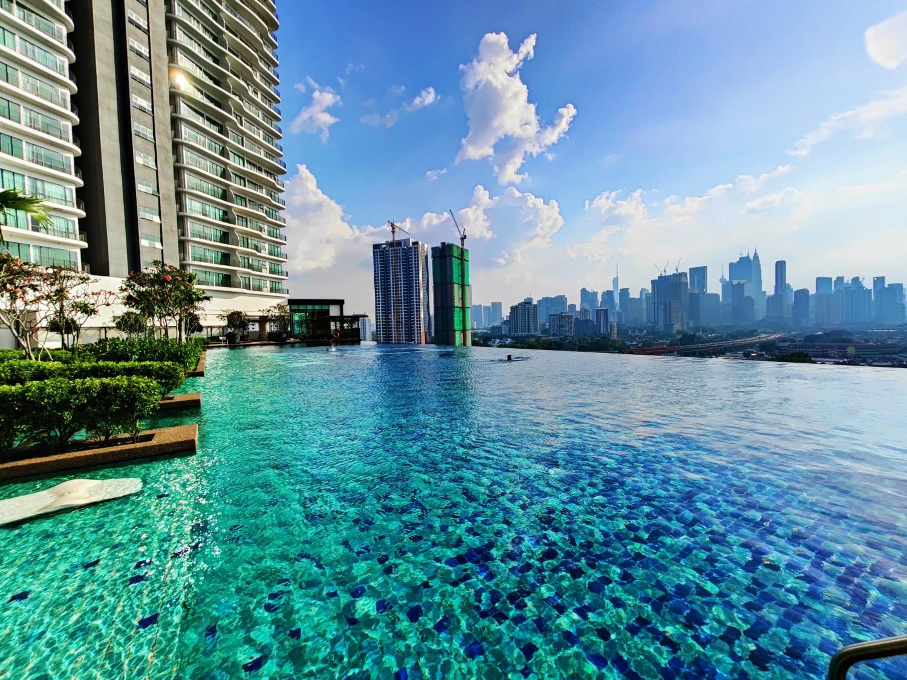 Central KL City Condo with Balcony Infinity Pool & LRT MRT & KLCC Mall Access