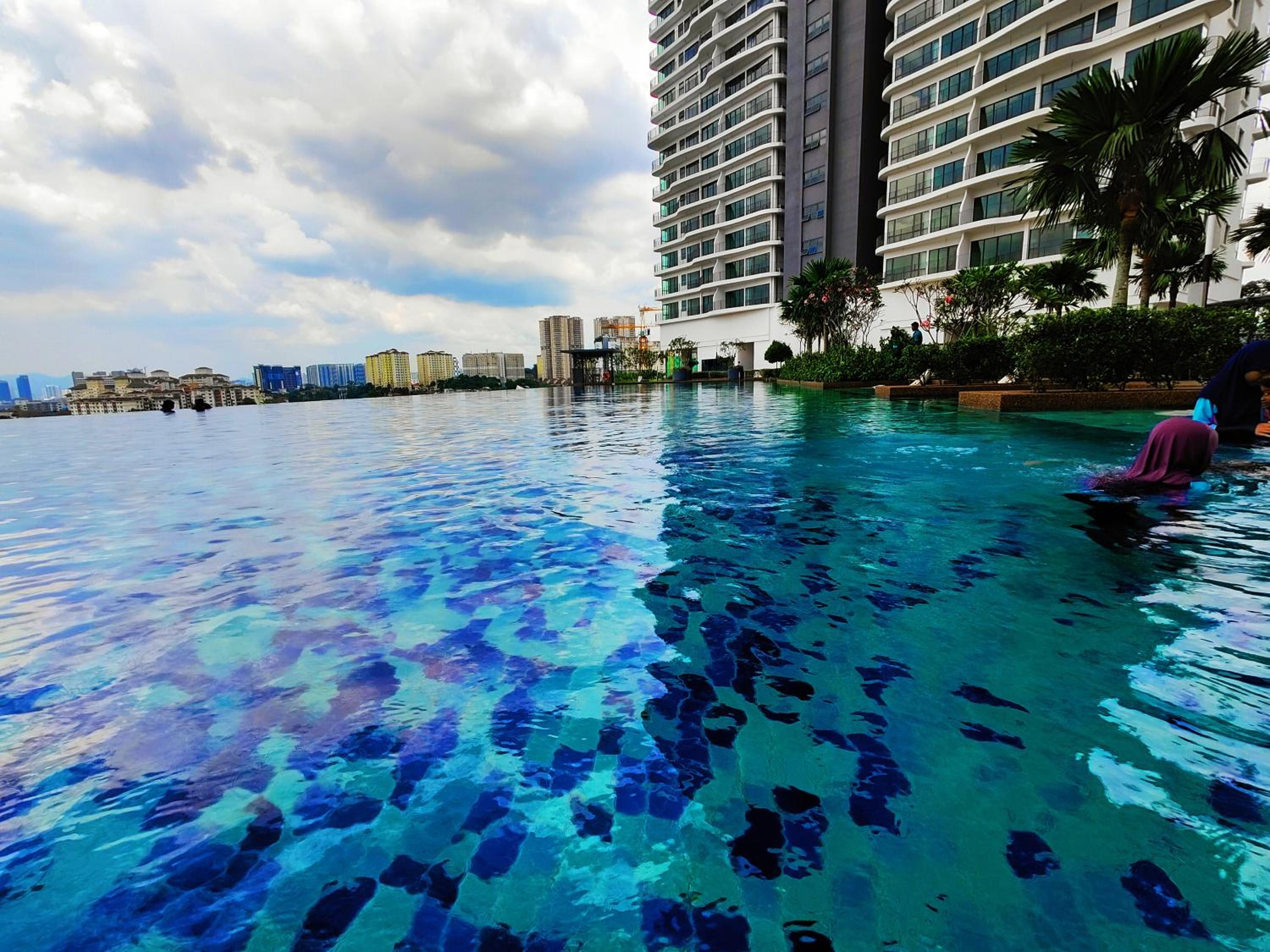 Central KL City Condo with Balcony Infinity Pool & LRT MRT & KLCC Mall Access