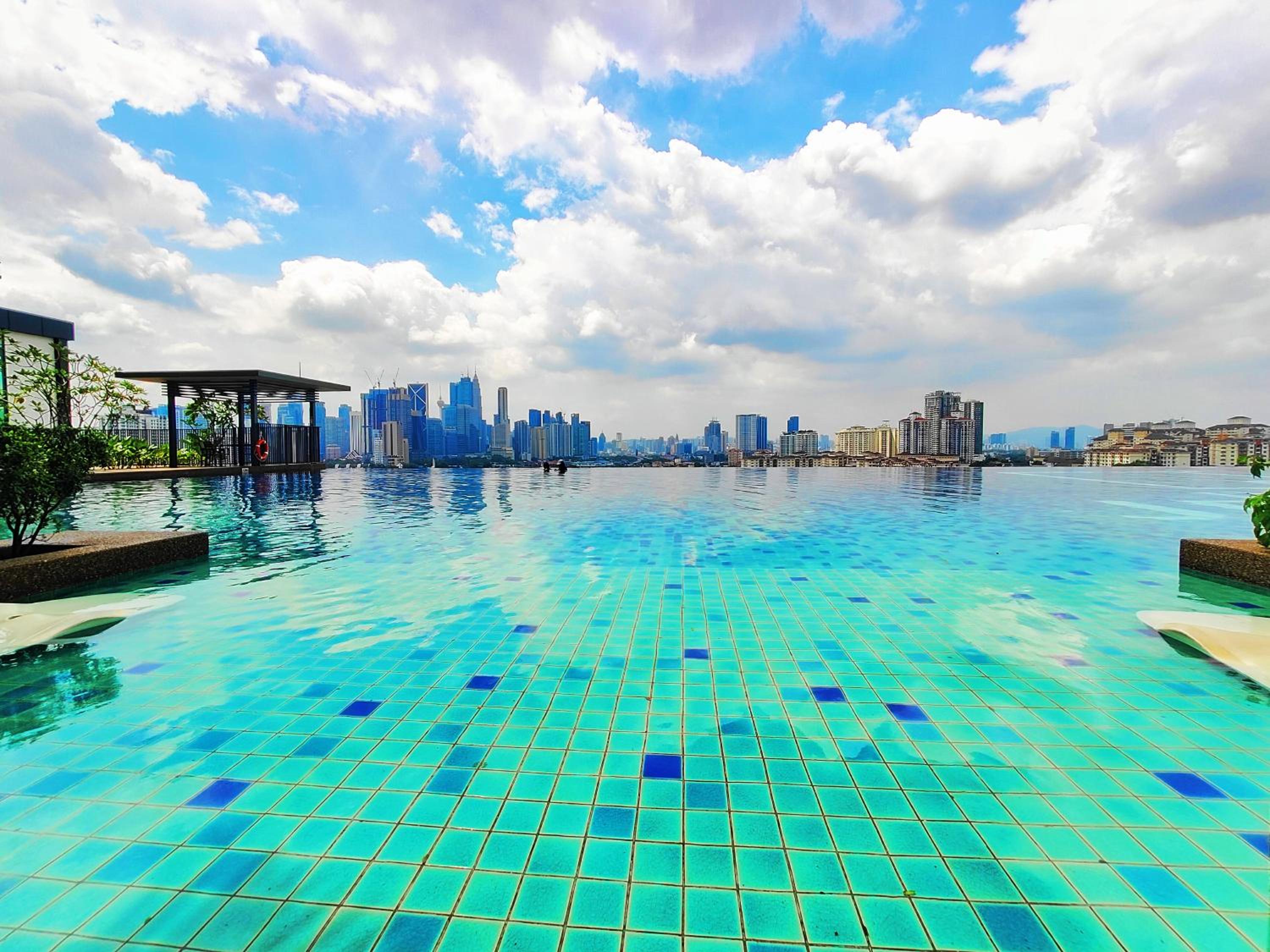 Central KL City Condo with Balcony Infinity Pool & LRT MRT & KLCC Mall Access