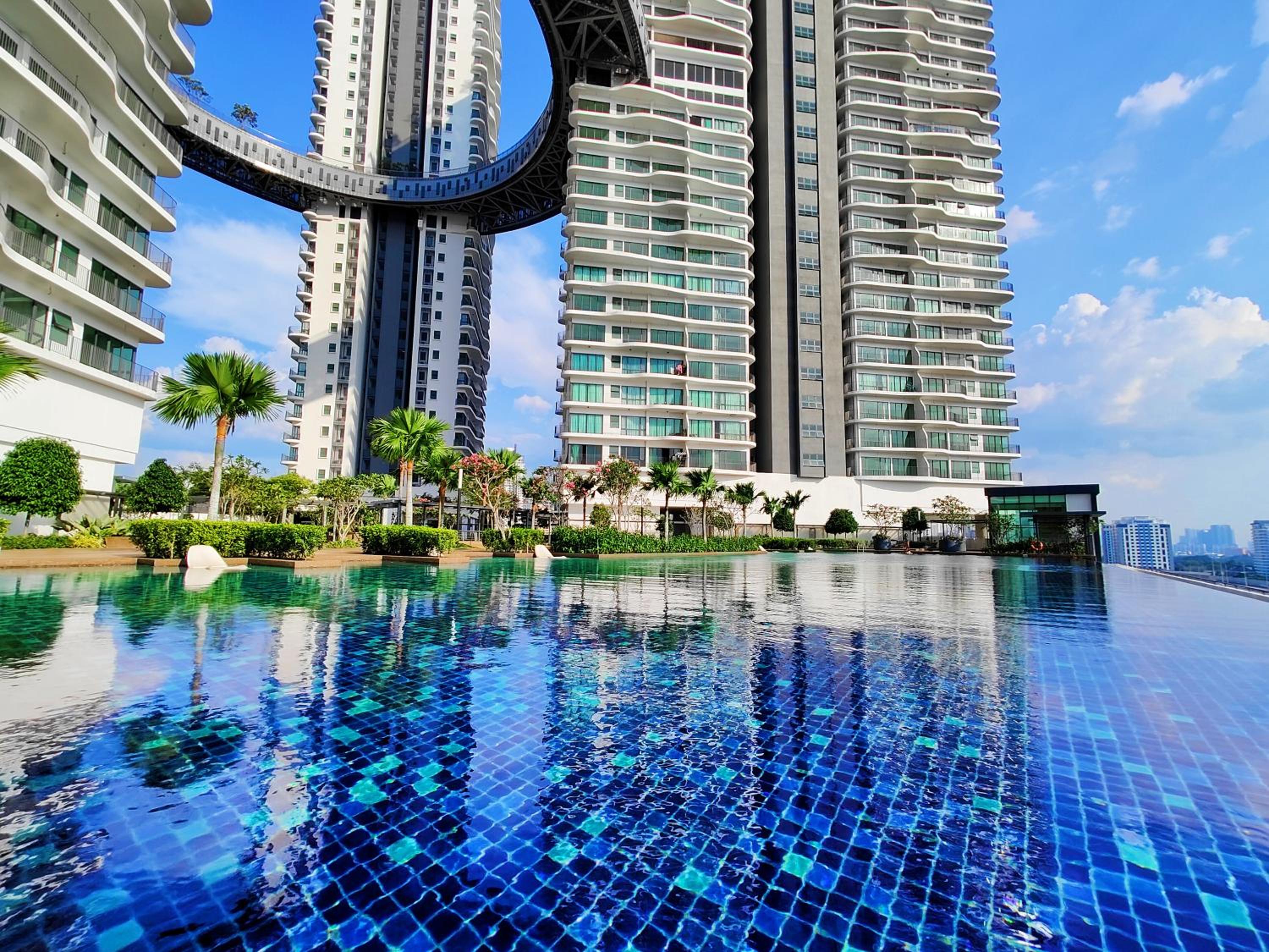 Central KL City Condo with Balcony Infinity Pool & LRT MRT & KLCC Mall Access