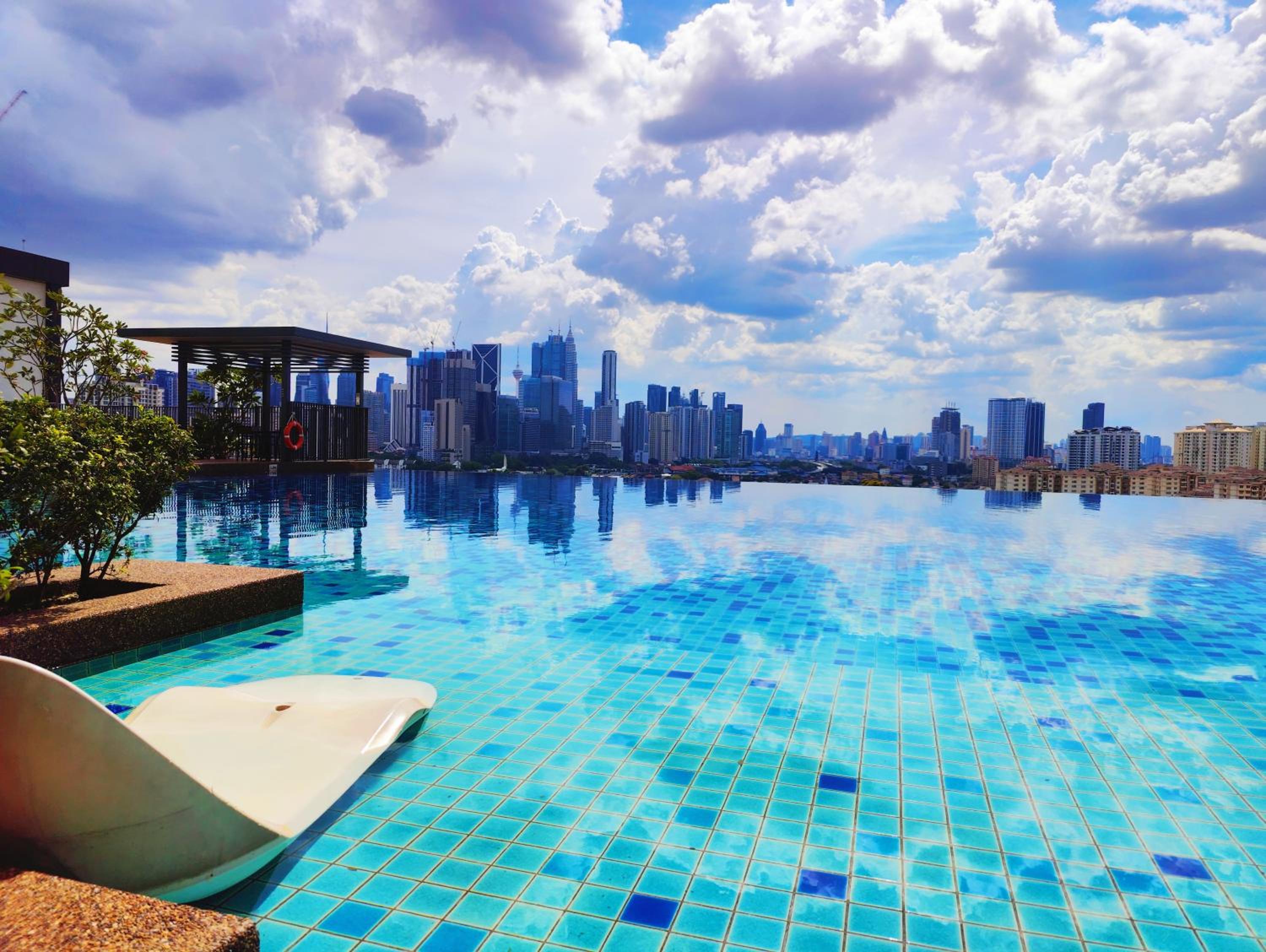 Central KL City Condo with Balcony Infinity Pool & LRT MRT & KLCC Mall Access