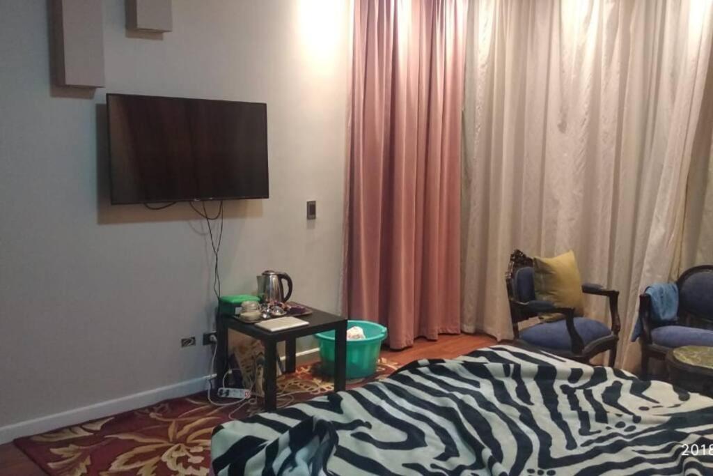 Ultra modern townhouse near to airport & shopping