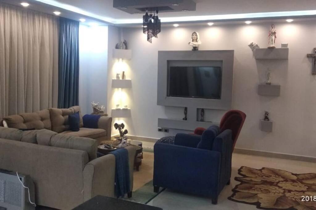 Ultra modern townhouse near to airport & shopping