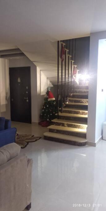 Ultra modern townhouse near to airport & shopping