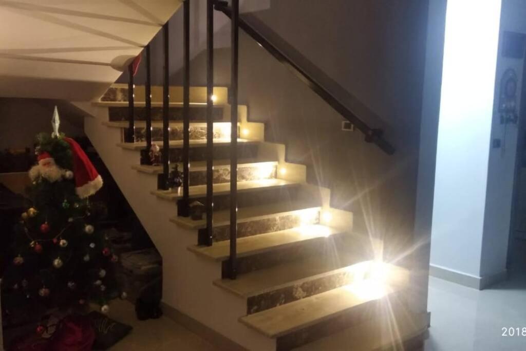 Ultra modern townhouse near to airport & shopping