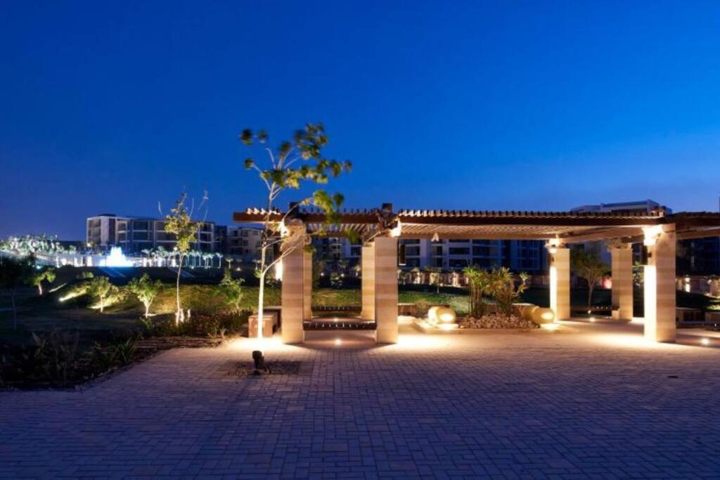 Ultra modern townhouse near to airport & shopping