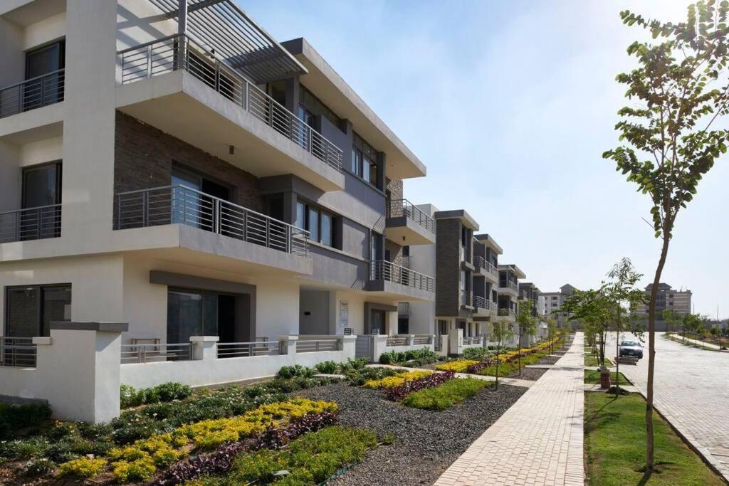 Ultra modern townhouse near to airport & shopping