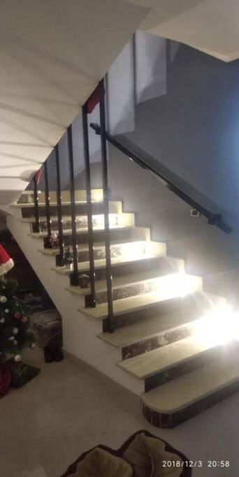 Ultra modern townhouse near to airport & shopping