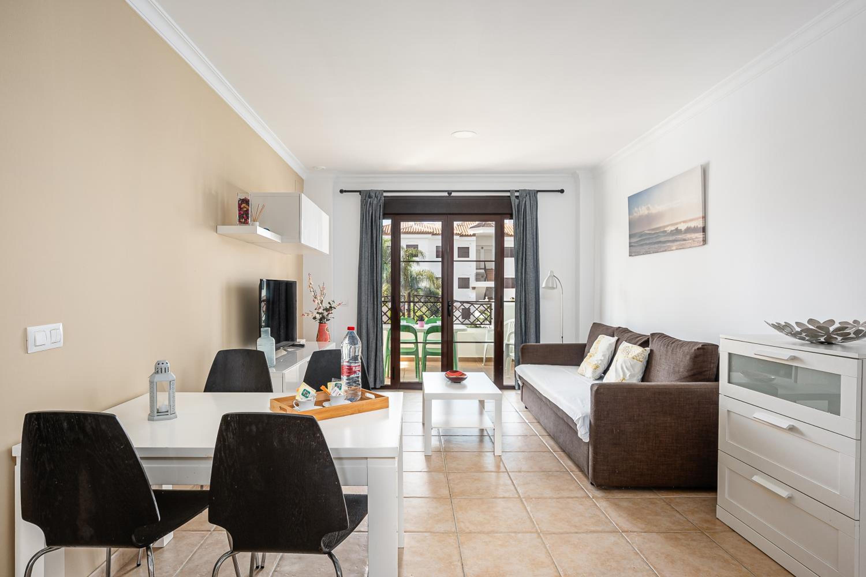 Apartamento familiar muy soleado cerca de la playa y parking incluido