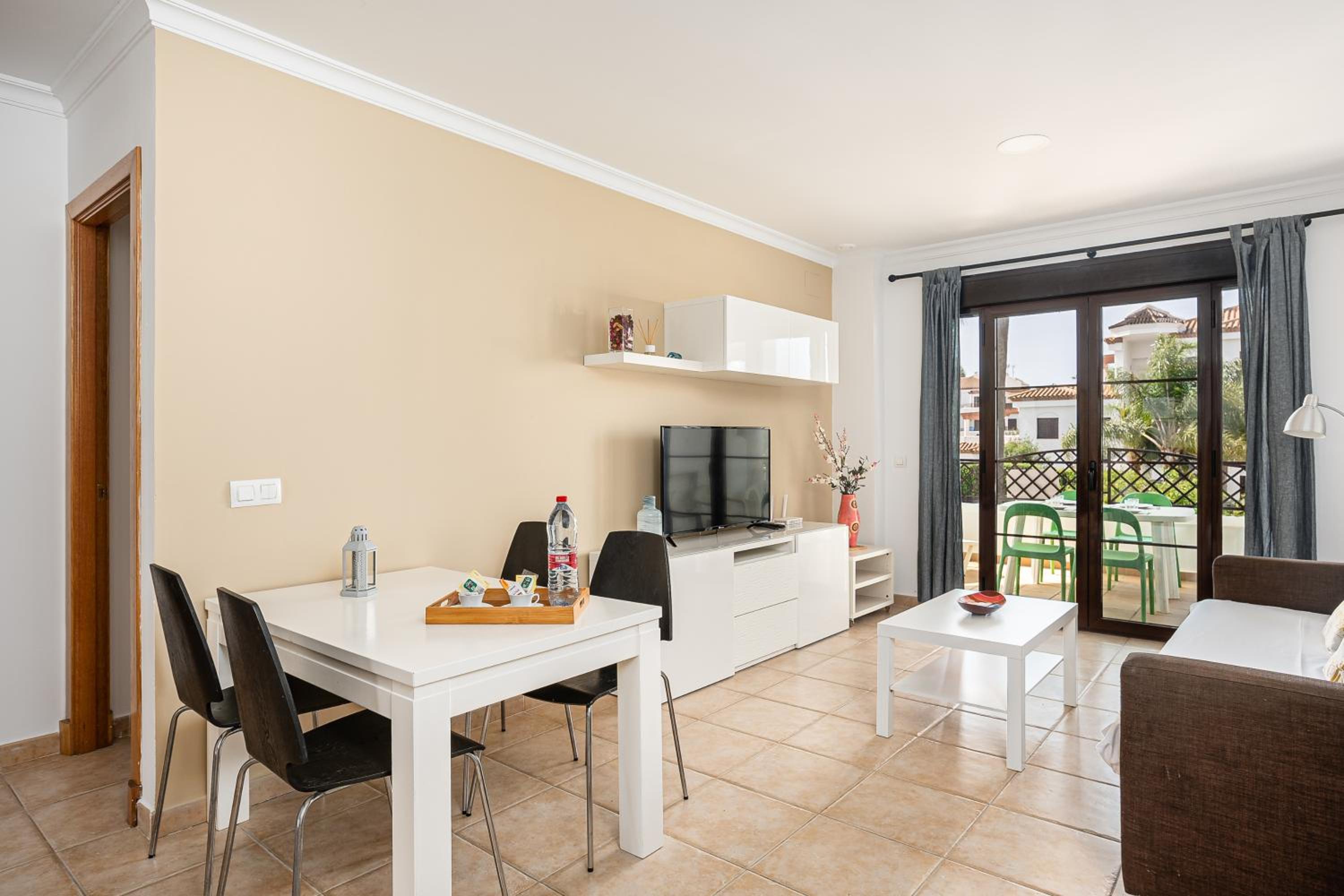 Apartamento familiar muy soleado cerca de la playa y parking incluido