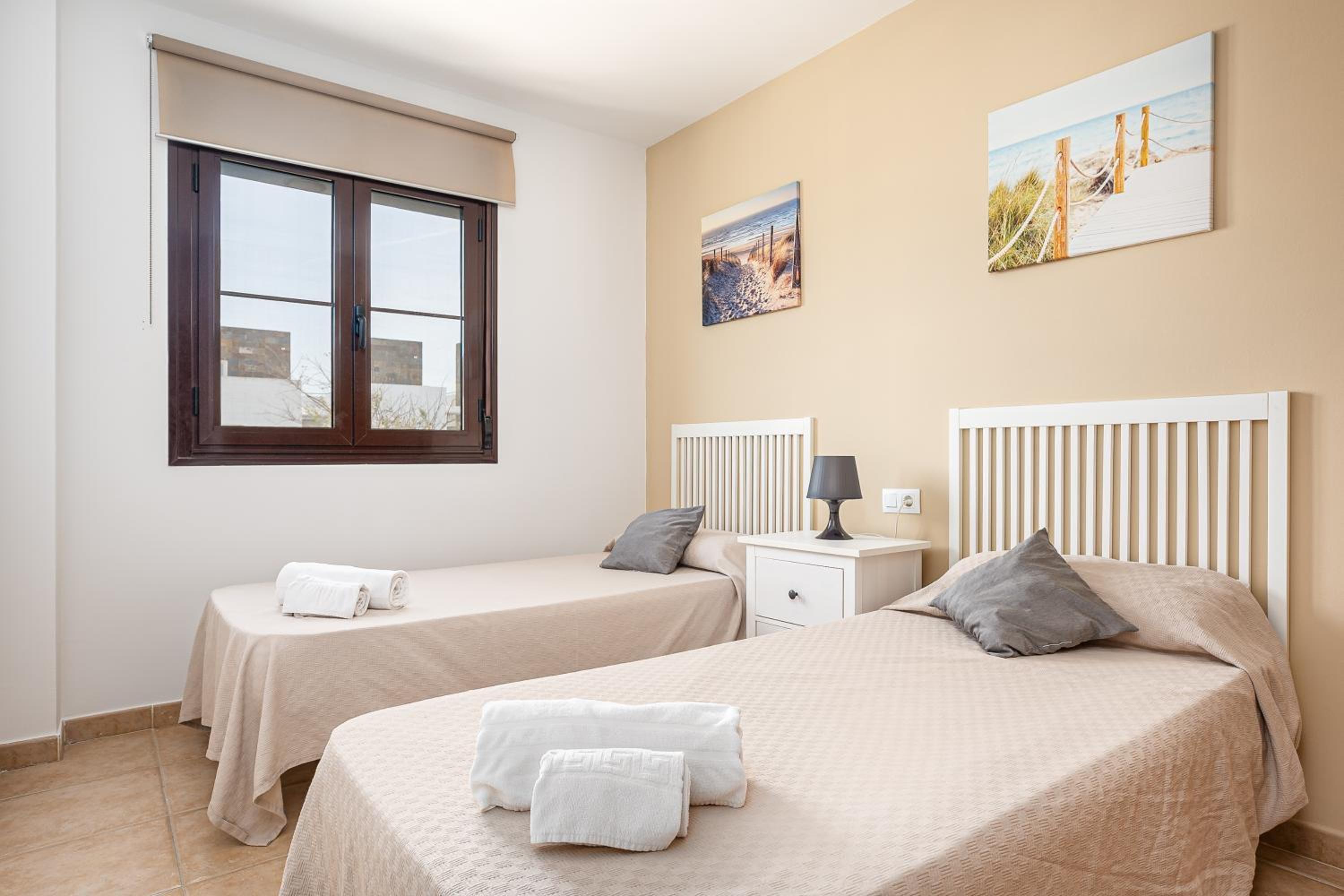 Apartamento familiar muy soleado cerca de la playa y parking incluido