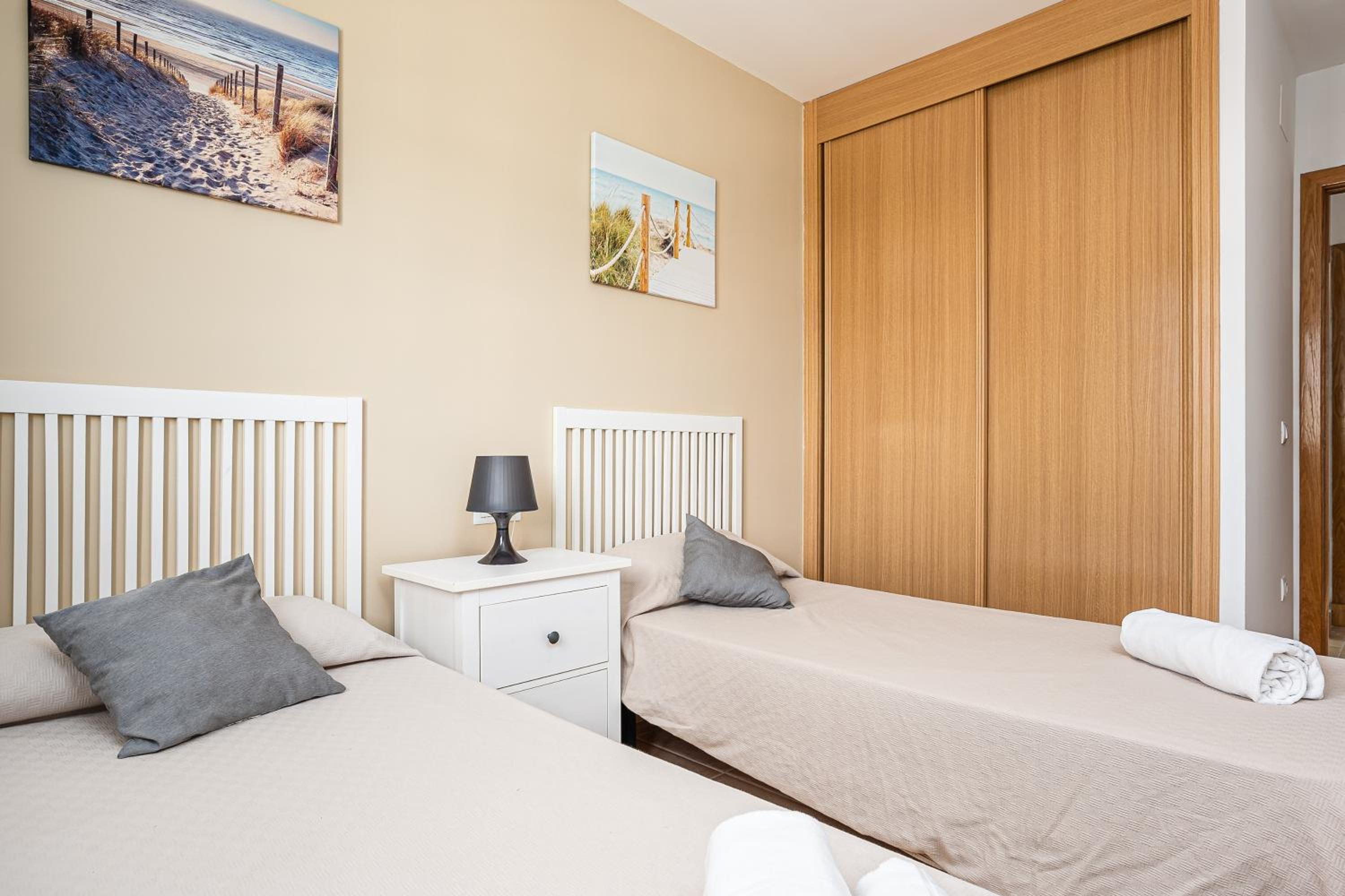Apartamento familiar muy soleado cerca de la playa y parking incluido
